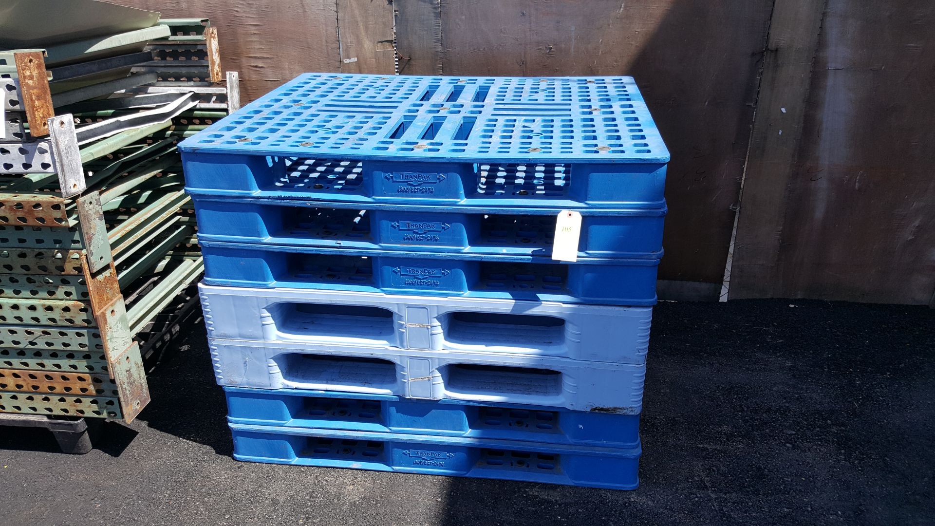 ASST PLASTIC PALLETS