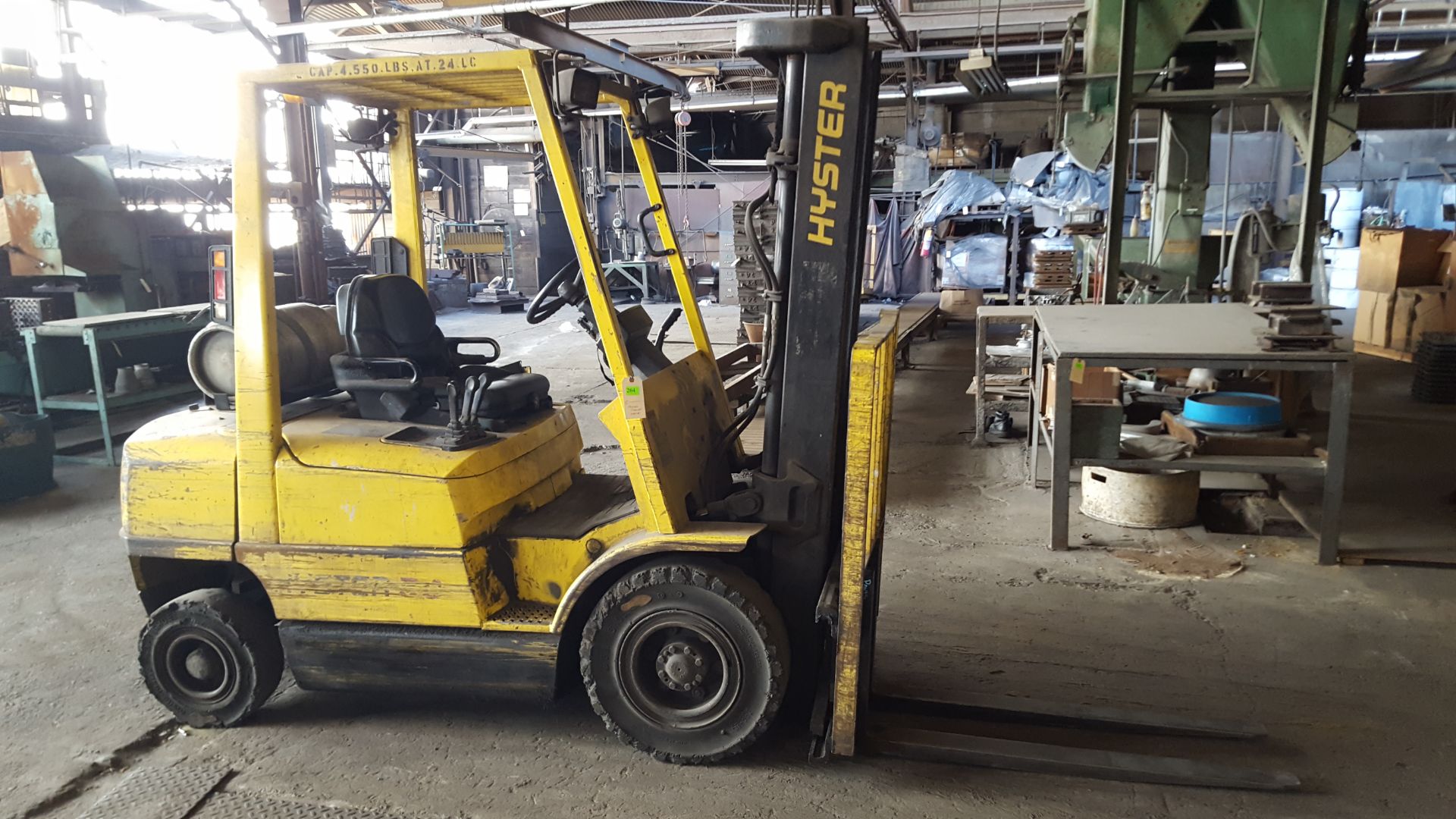 HYSTER 5000LBS LPG FORKLIFT