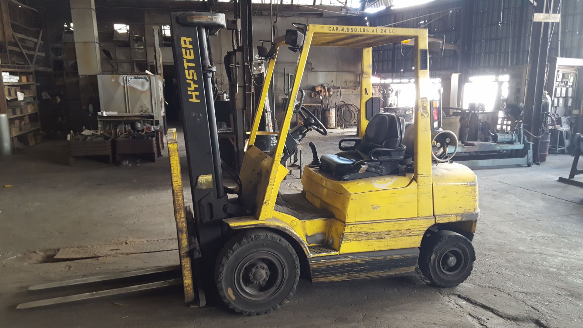 HYSTER 5000LBS LPG FORKLIFT - Image 2 of 5