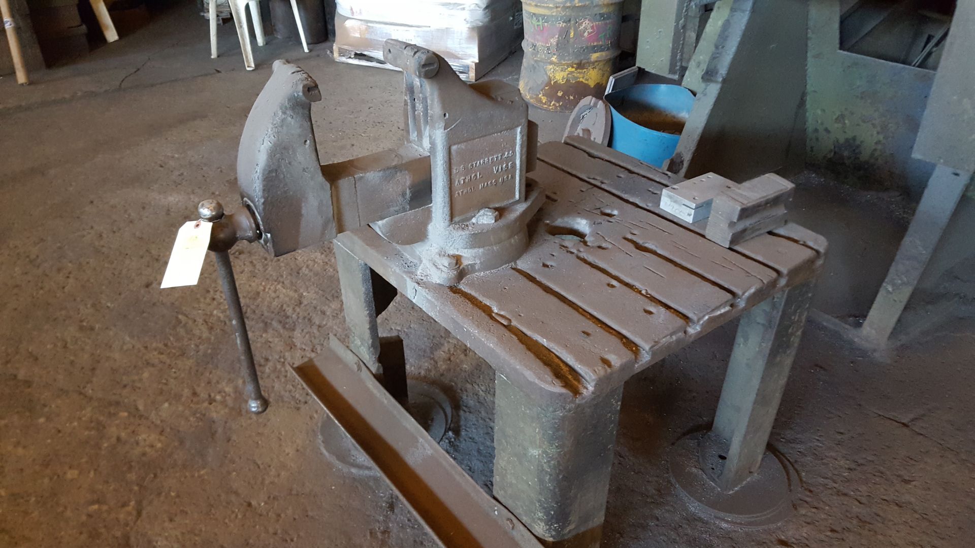 VISE WITH TABLE