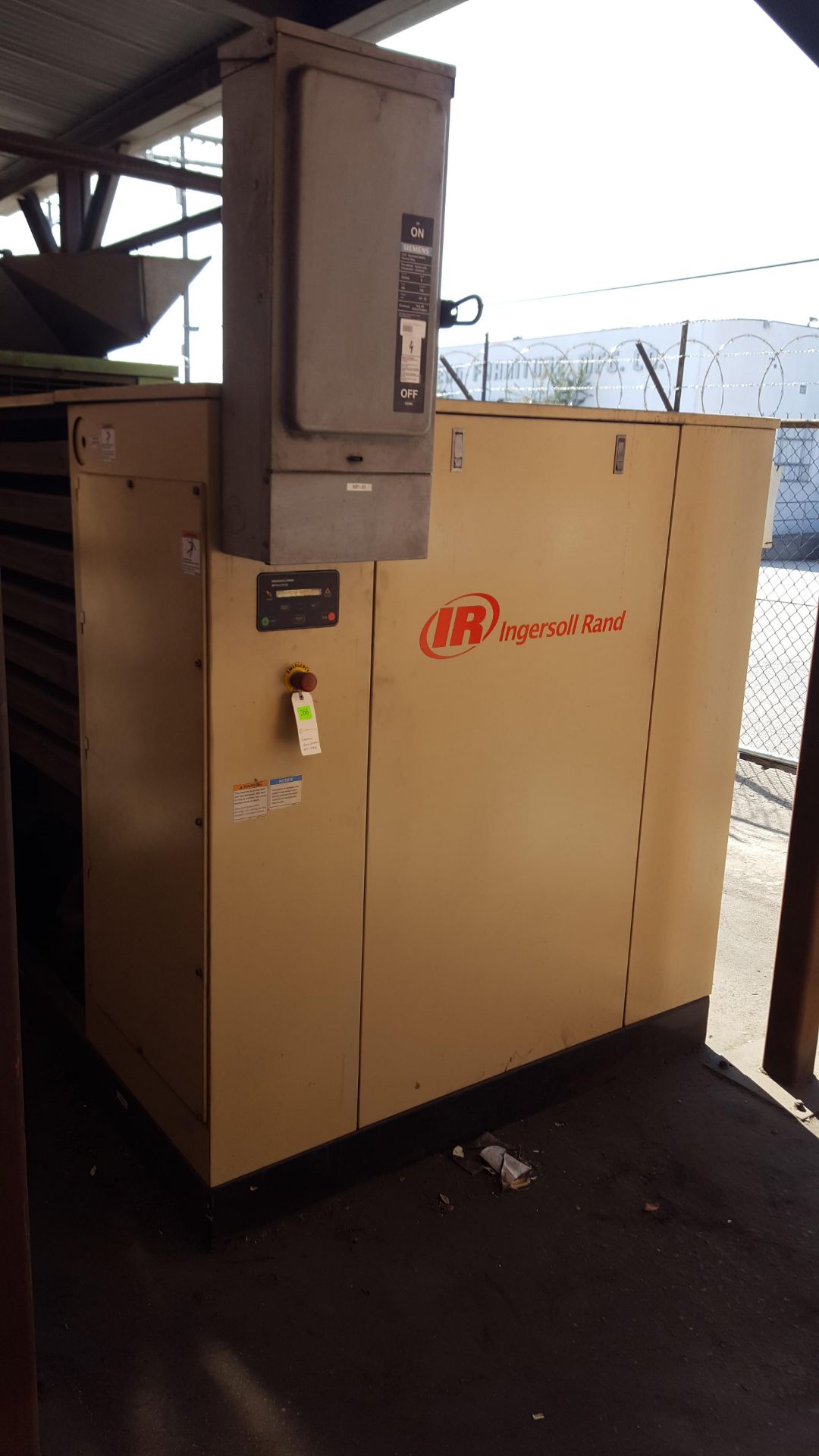 INGERSOLL RAND AIR COMPRESSOR SSR-EPE50 - Image 2 of 4