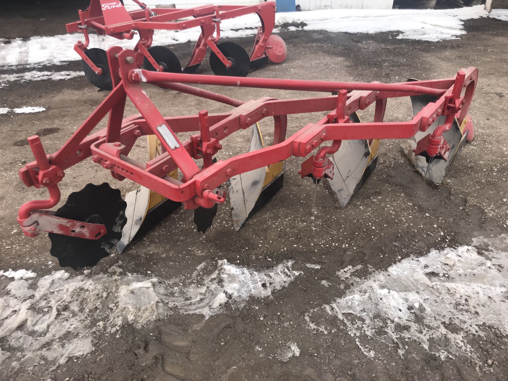 Massey-Ferguson Mdl.72 S#009089, 3pt 4 Bott. Semi Mount Plow (repainted) - Image 4 of 5