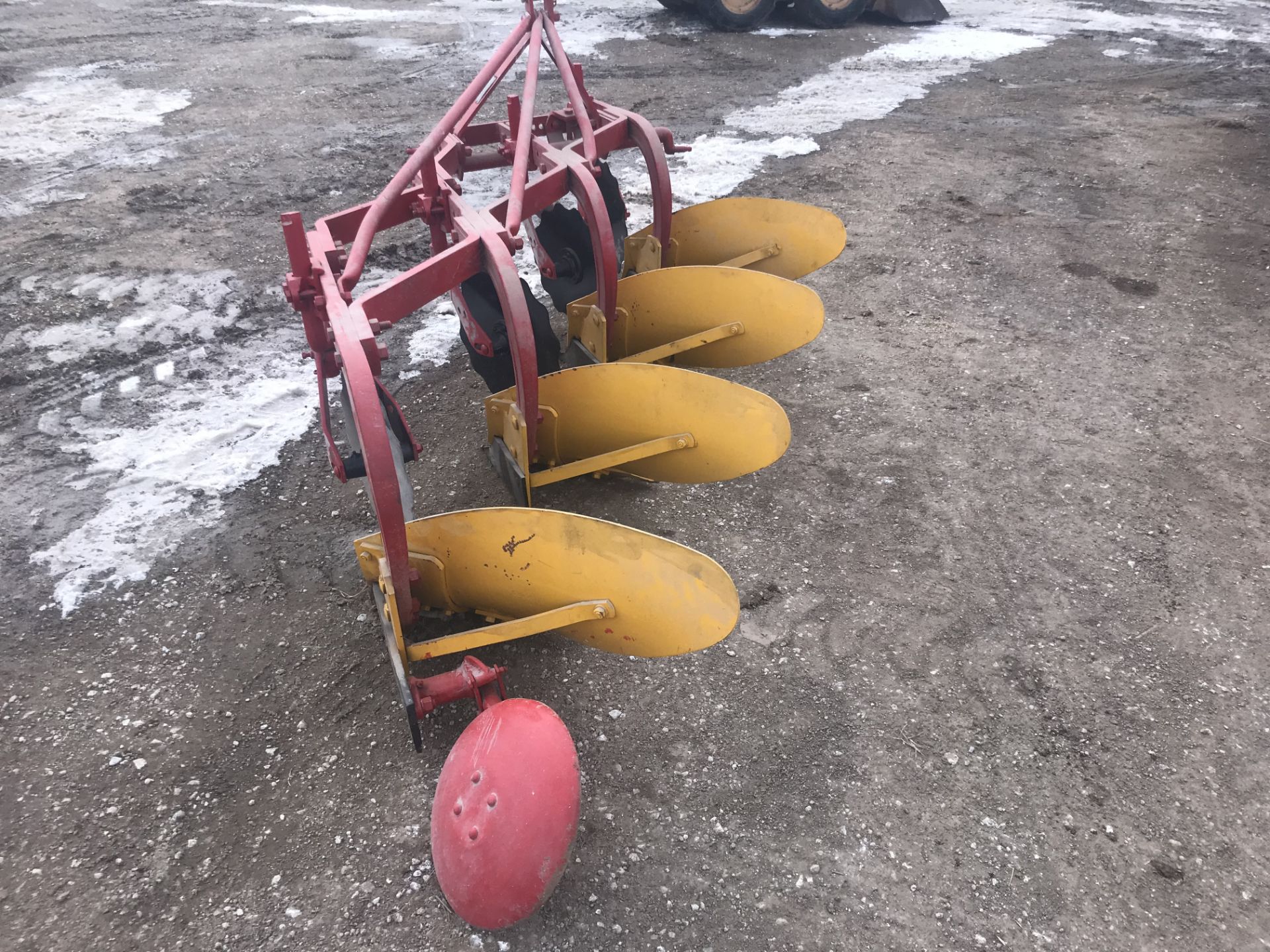 Massey-Ferguson Mdl.72 S#009089, 3pt 4 Bott. Semi Mount Plow (repainted) - Image 5 of 5