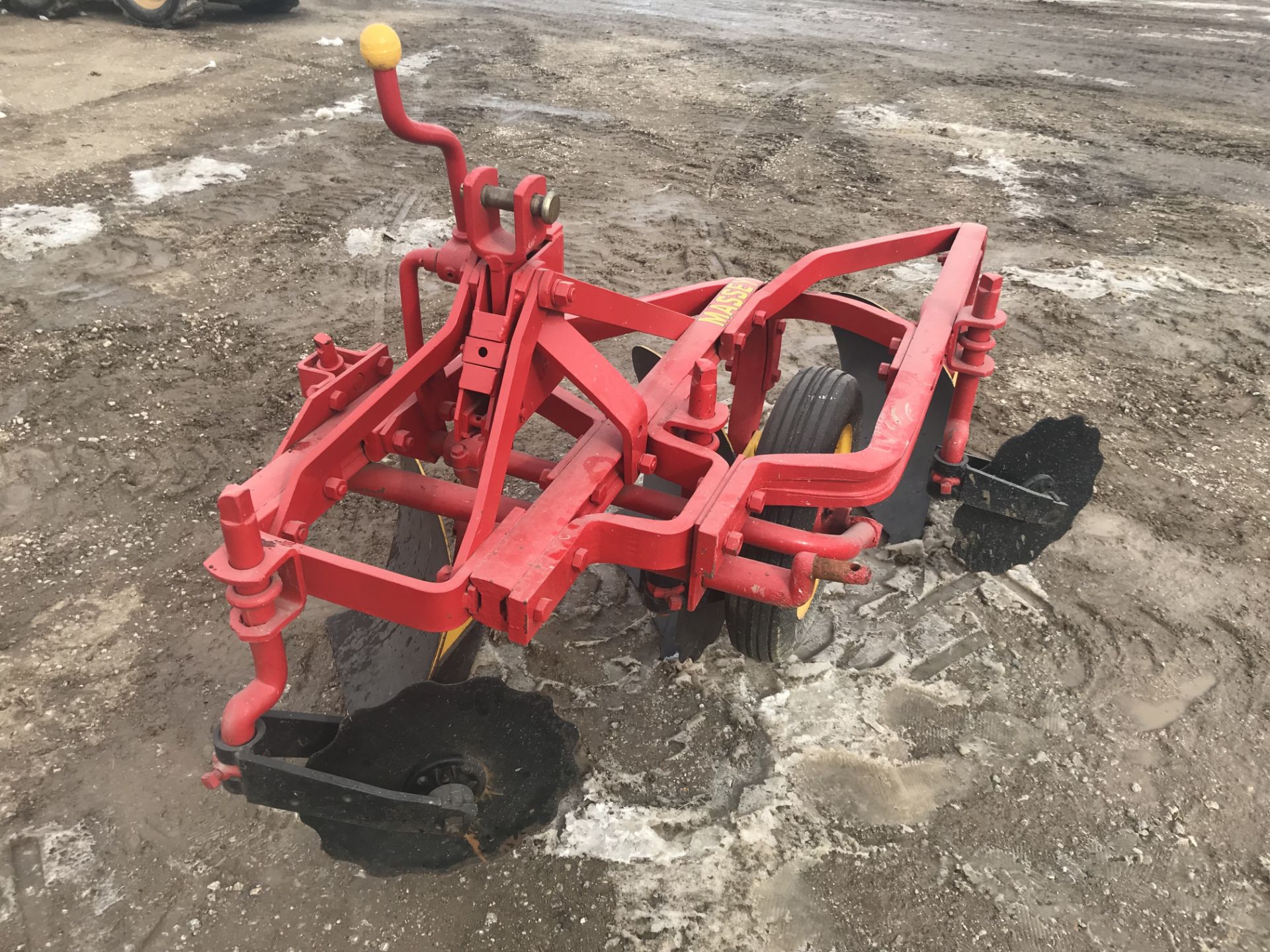 Massey-Harris 3pt 3 Bott. Mounted Plow (repainted) - Image 2 of 4