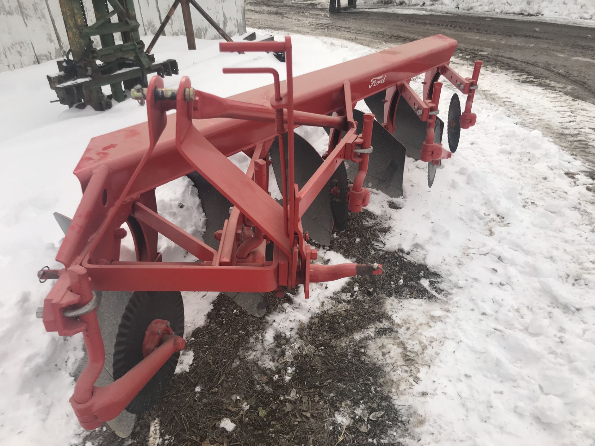 Ford S#I485 5 Bottom 3pt Mounted Plow (restored) - Image 5 of 5
