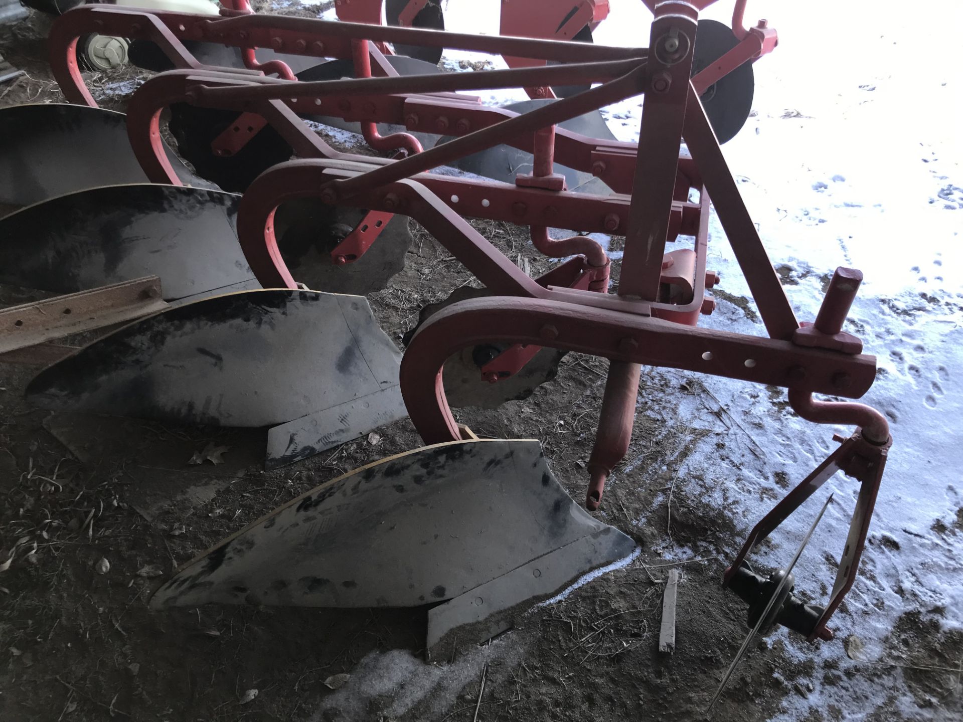 Massey-Ferguson Mdl.72 S#009089, 3pt 4 Bott. Semi Mount Plow (repainted) - Image 2 of 5