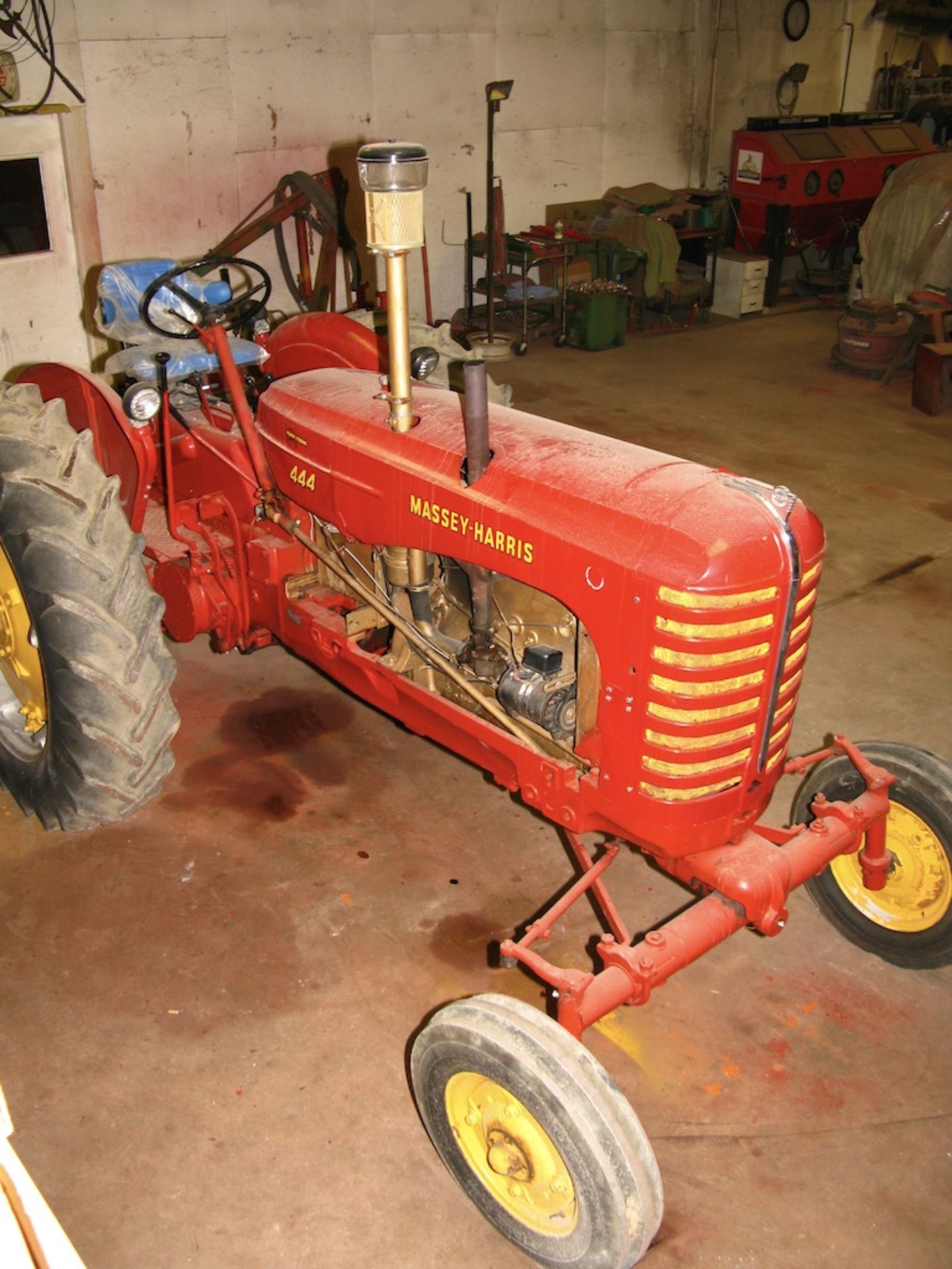 Massey-Harris Mdl.444 S#71434, WF, New Rubber (older restoration) - Image 2 of 9