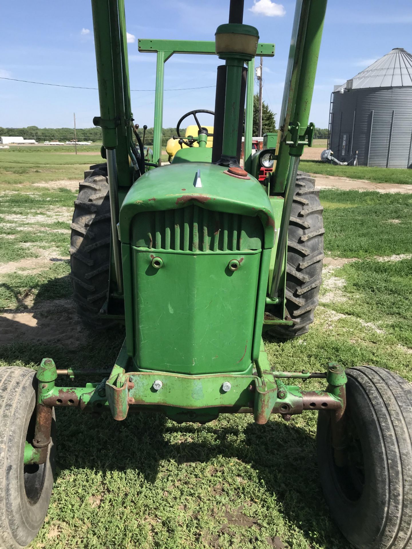 JD 3010 Diesel S#8945, WF, 1 Remote, ROPS, New 13.6x38 Tach shows 4550hrs, (loader sold separately) - Image 7 of 10