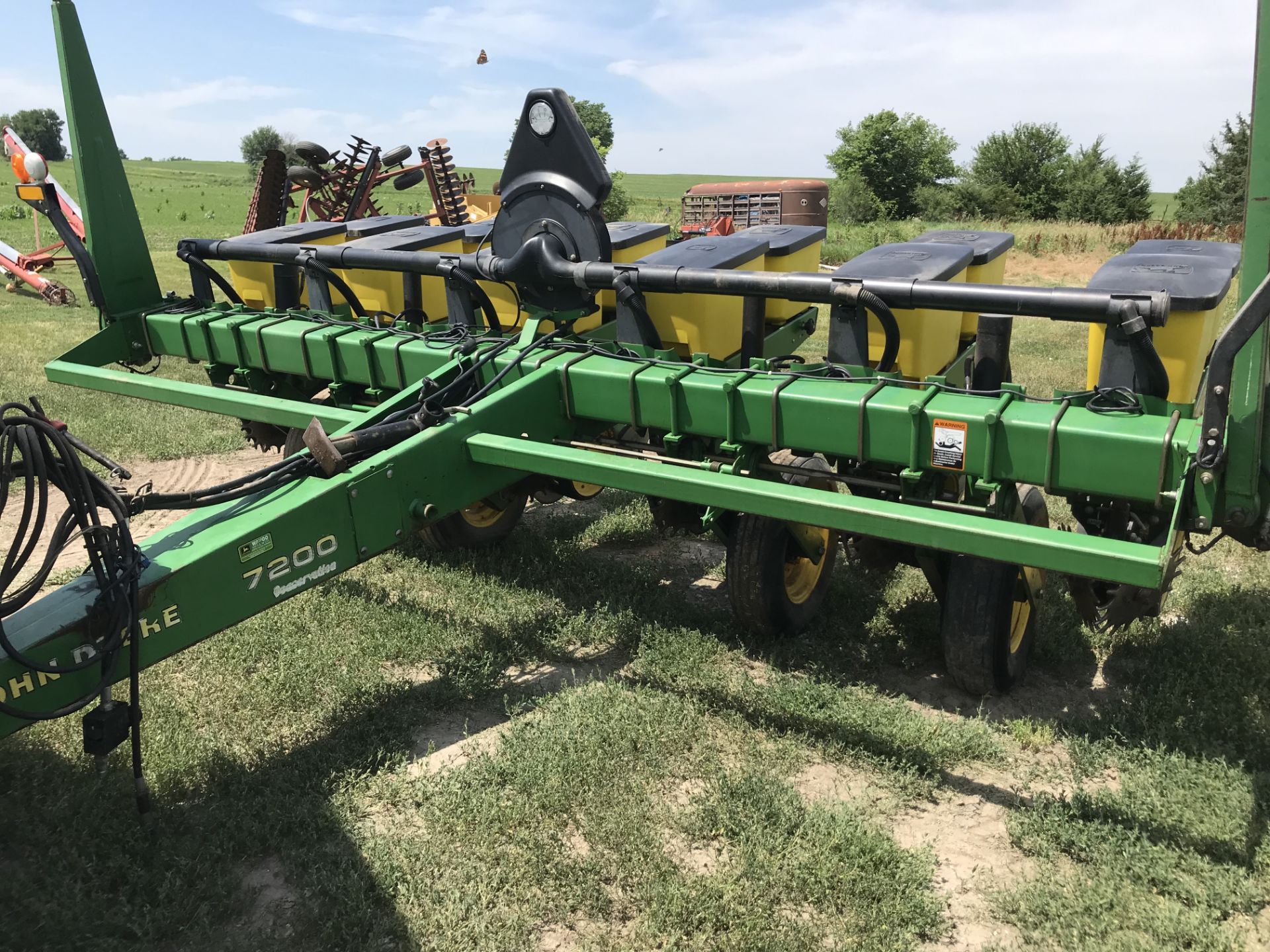 JD 7200 6RN MaxEmerge 2 PT Planter S#660988, Marlin Row Cleaners w/Monitor (good); - Image 2 of 11