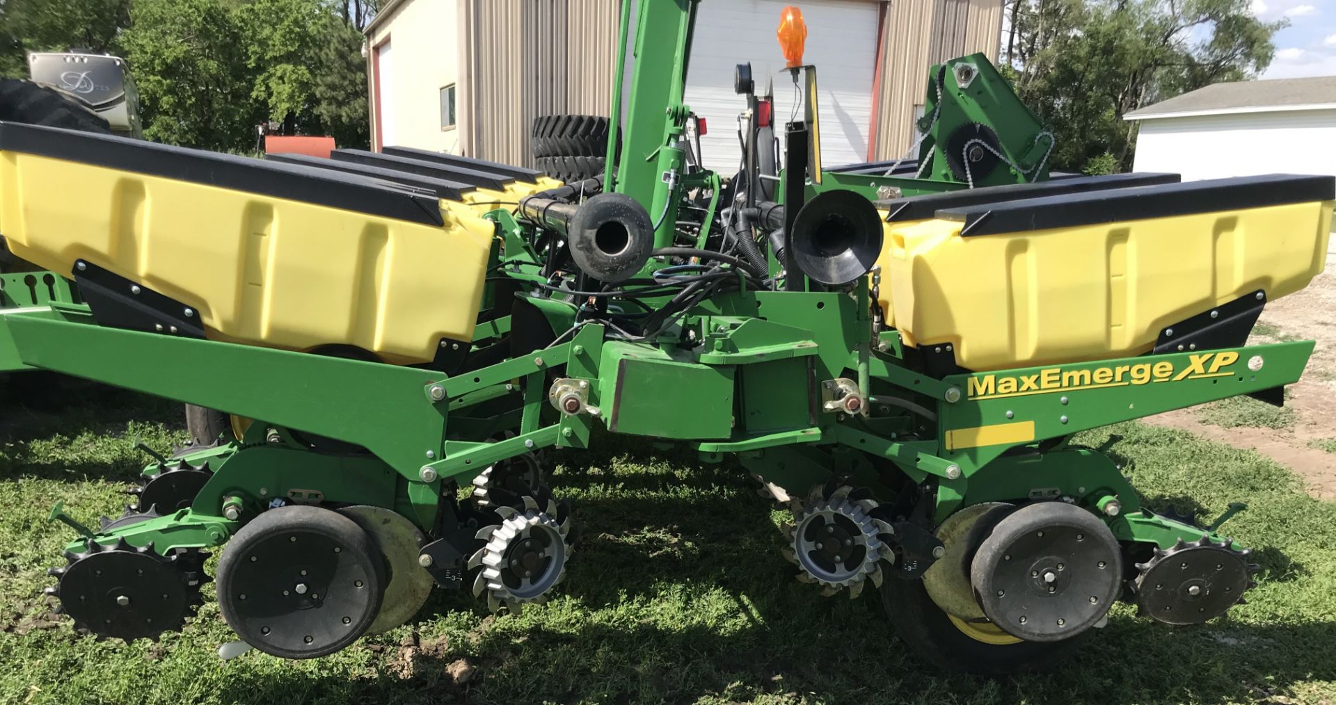 2012 JD 1760 MaxEmerge XP 12RN, VAC, Wing Fold, S#45110, 3 Bushel Boxes, Yetter No Till Openers, - Image 5 of 13