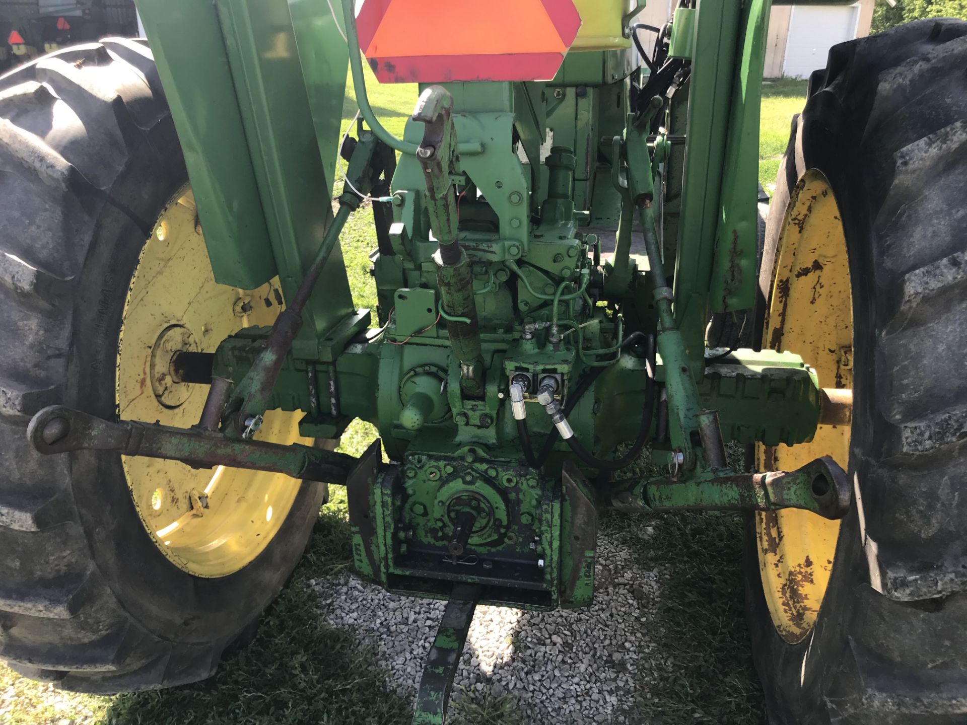 JD 3010 Diesel S#8945, WF, 1 Remote, ROPS, New 13.6x38 Tach shows 4550hrs, (loader sold separately) - Image 4 of 10