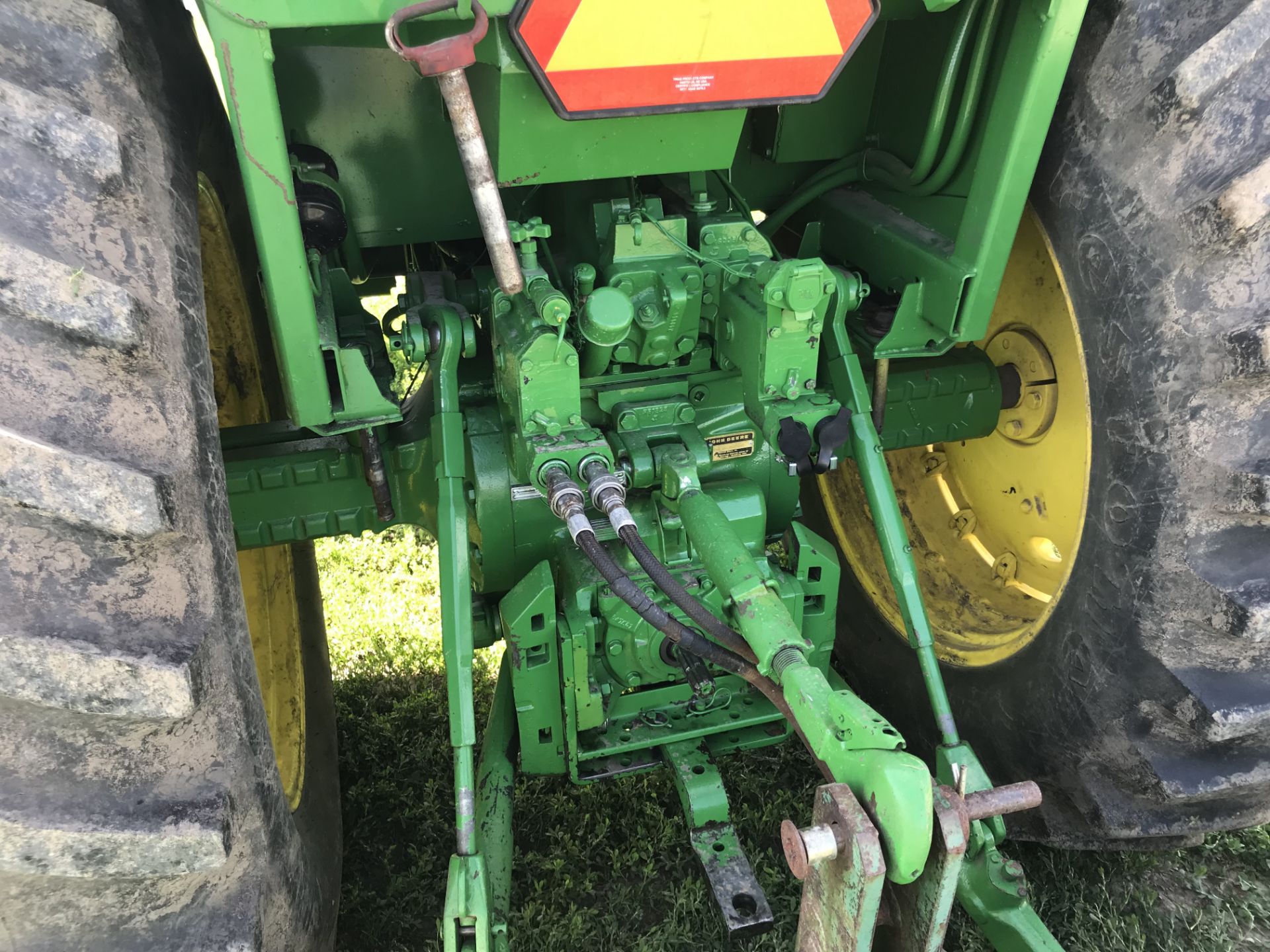 JD 4430 S#47947, Quad Range, 2 Remotes, Frt. Wts, Good 18.4Rx38 w/Duals, QH, 6742hrs (repainted, 2nd - Image 2 of 12