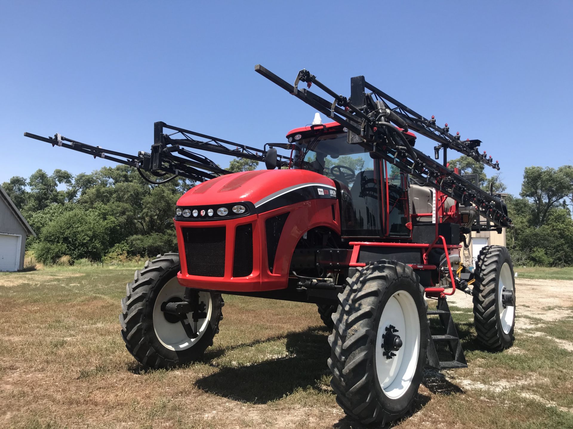 2014 Apache AS720, 6.7lt Cummings Diesel, S#9140706, 750gal Poly Tank, 60/90' Booms, Auto Steer &