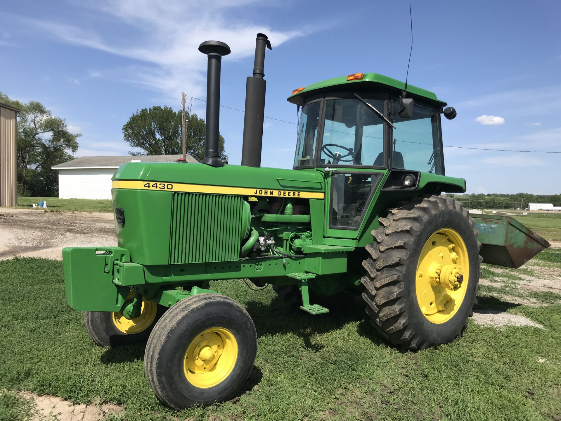 JD 4430 S#47947, Quad Range, 2 Remotes, Frt. Wts, Good 18.4Rx38 w/Duals, QH, 6742hrs (repainted, 2nd