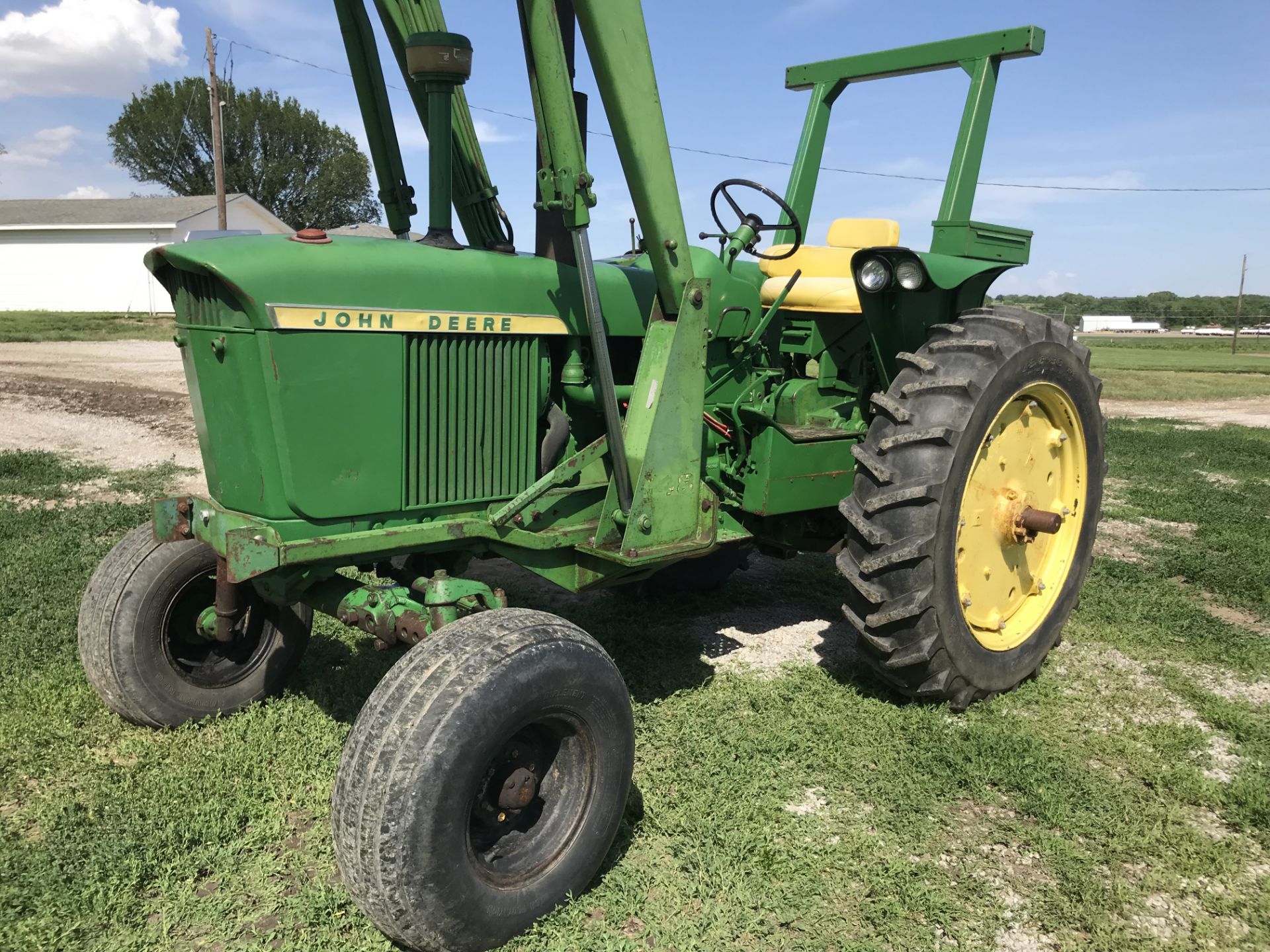 JD 3010 Diesel S#8945, WF, 1 Remote, ROPS, New 13.6x38 Tach shows 4550hrs, (loader sold separately)