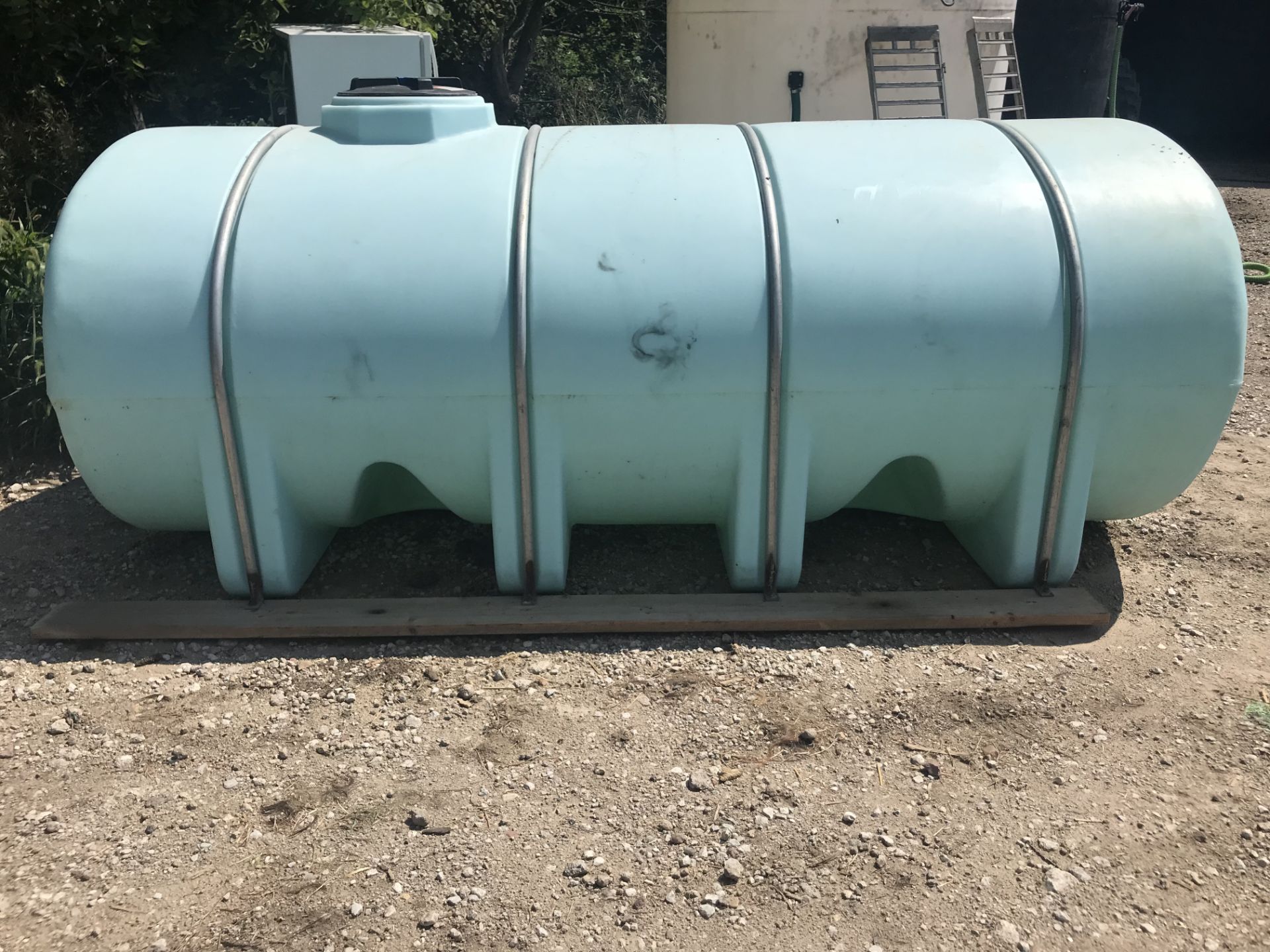 1600gal Poly Horizontal Flat Bottom Water Tank - Image 4 of 4