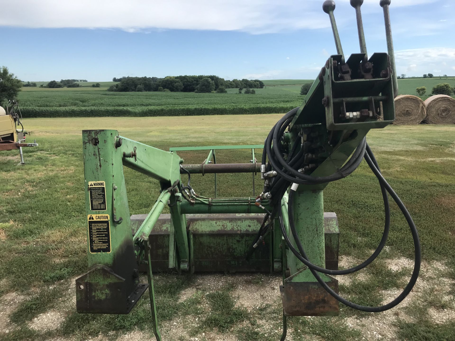 JD #148 Loader, 3way Hyd Valve, 7' Bucket, 86" Bit, Side Scrapers w/4 Tine Grapple Fork, Quick - Image 8 of 11