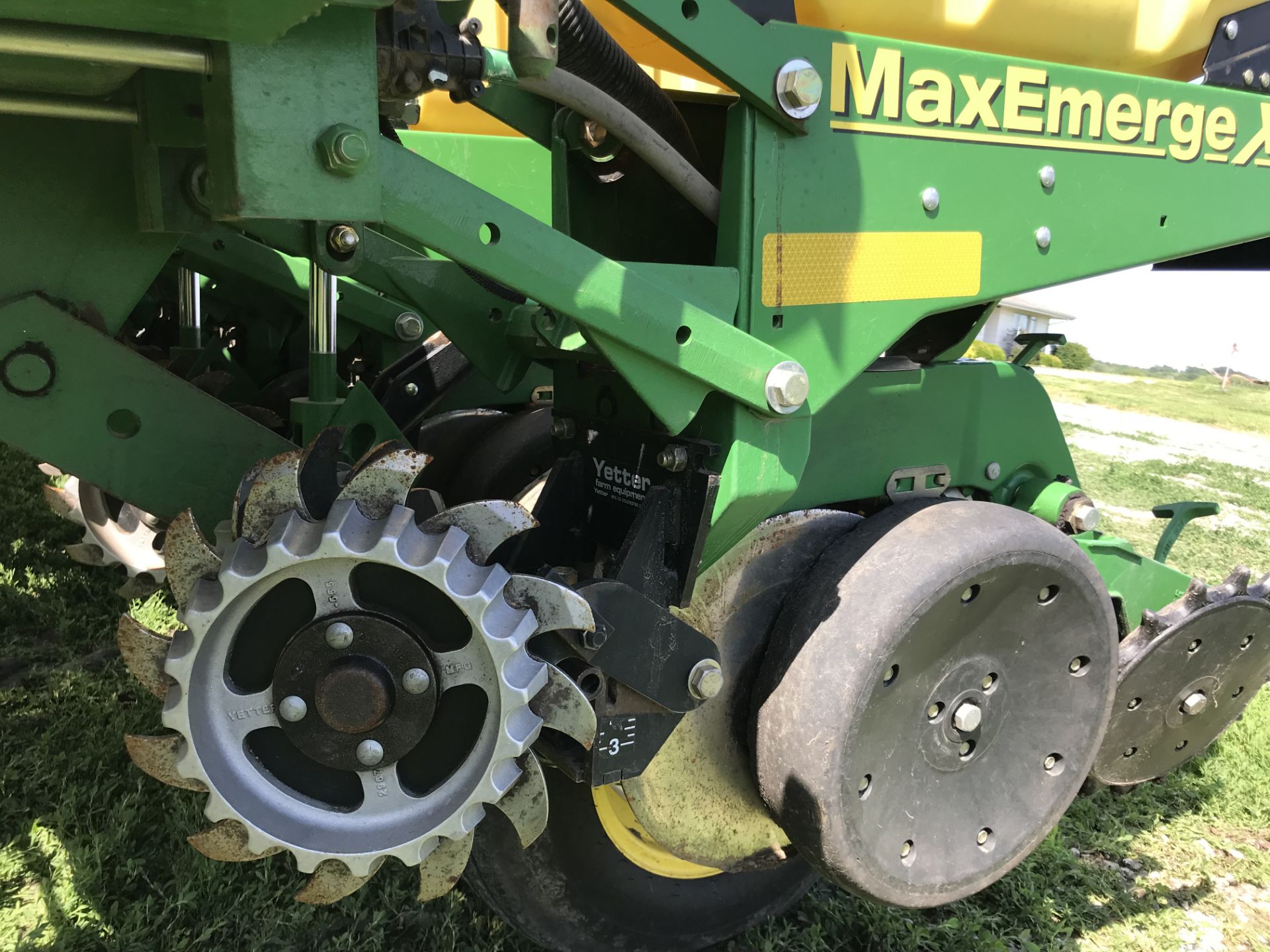 2012 JD 1760 MaxEmerge XP 12RN, VAC, Wing Fold, S#45110, 3 Bushel Boxes, Yetter No Till Openers, - Image 6 of 13