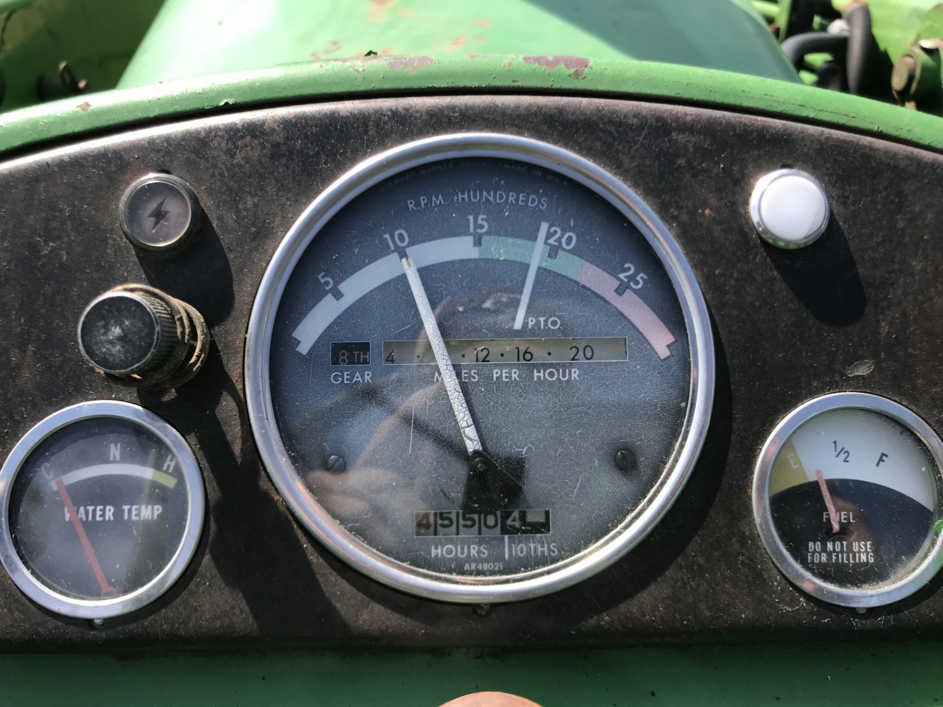 JD 3010 Diesel S#8945, WF, 1 Remote, ROPS, New 13.6x38 Tach shows 4550hrs, (loader sold separately) - Image 9 of 10