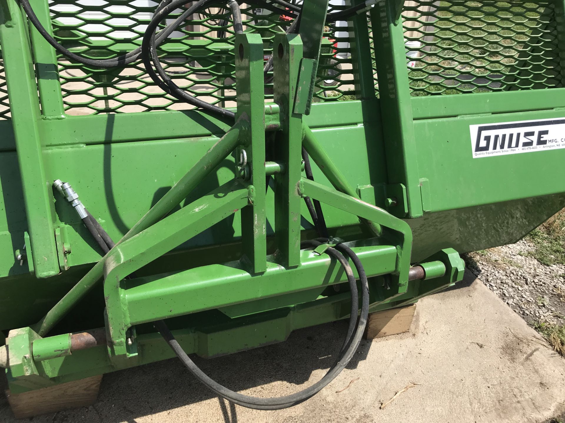 2015 Gnuse Mdl.L108 Scoop w/4 Tine Grapple (1 owner, like new) - Image 3 of 6