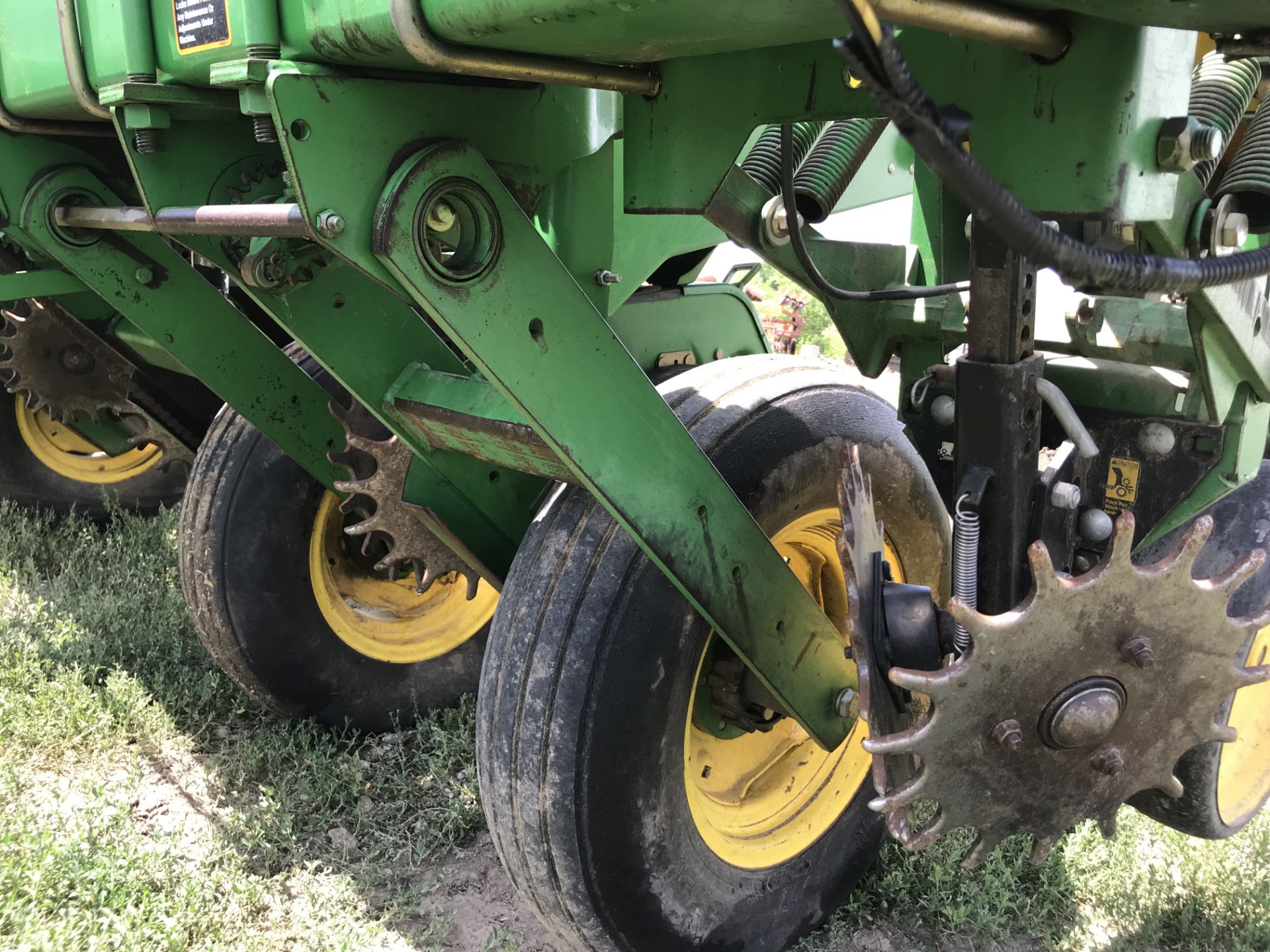 JD 7200 6RN MaxEmerge 2 PT Planter S#660988, Marlin Row Cleaners w/Monitor (good); - Image 3 of 11