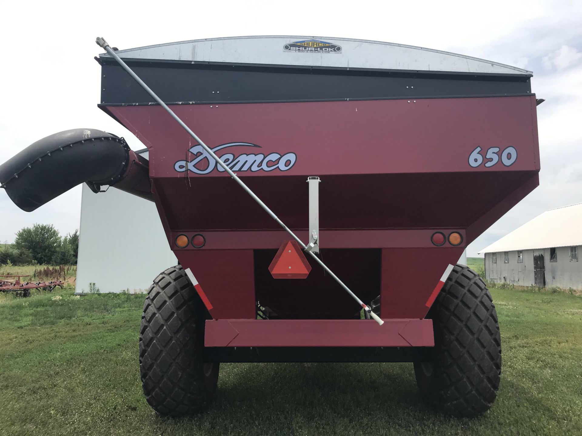 2010 Demco 650bu Grain Cart Corner Auger, Shur-lok Roll Tarp, 24.5-32 Tires, Light Package (1 - Image 3 of 5