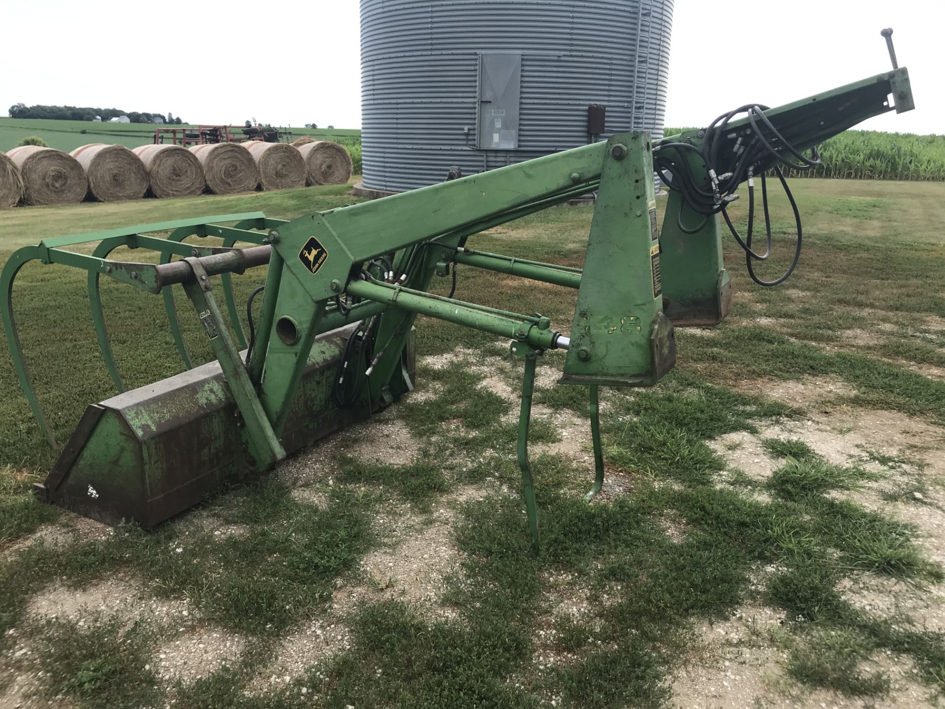 JD #148 Loader, 3way Hyd Valve, 7' Bucket, 86" Bit, Side Scrapers w/4 Tine Grapple Fork, Quick