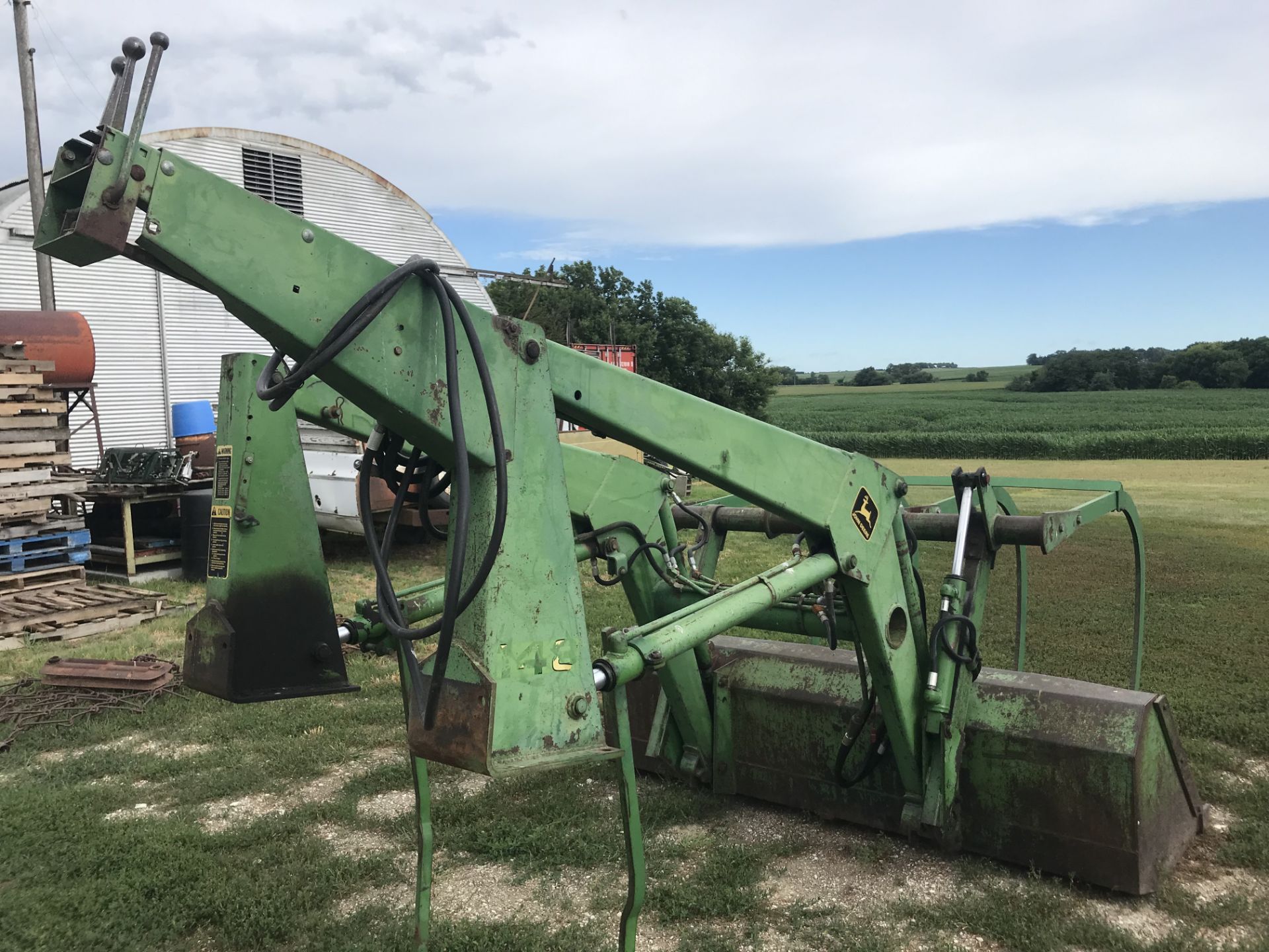 JD #148 Loader, 3way Hyd Valve, 7' Bucket, 86" Bit, Side Scrapers w/4 Tine Grapple Fork, Quick - Image 6 of 11