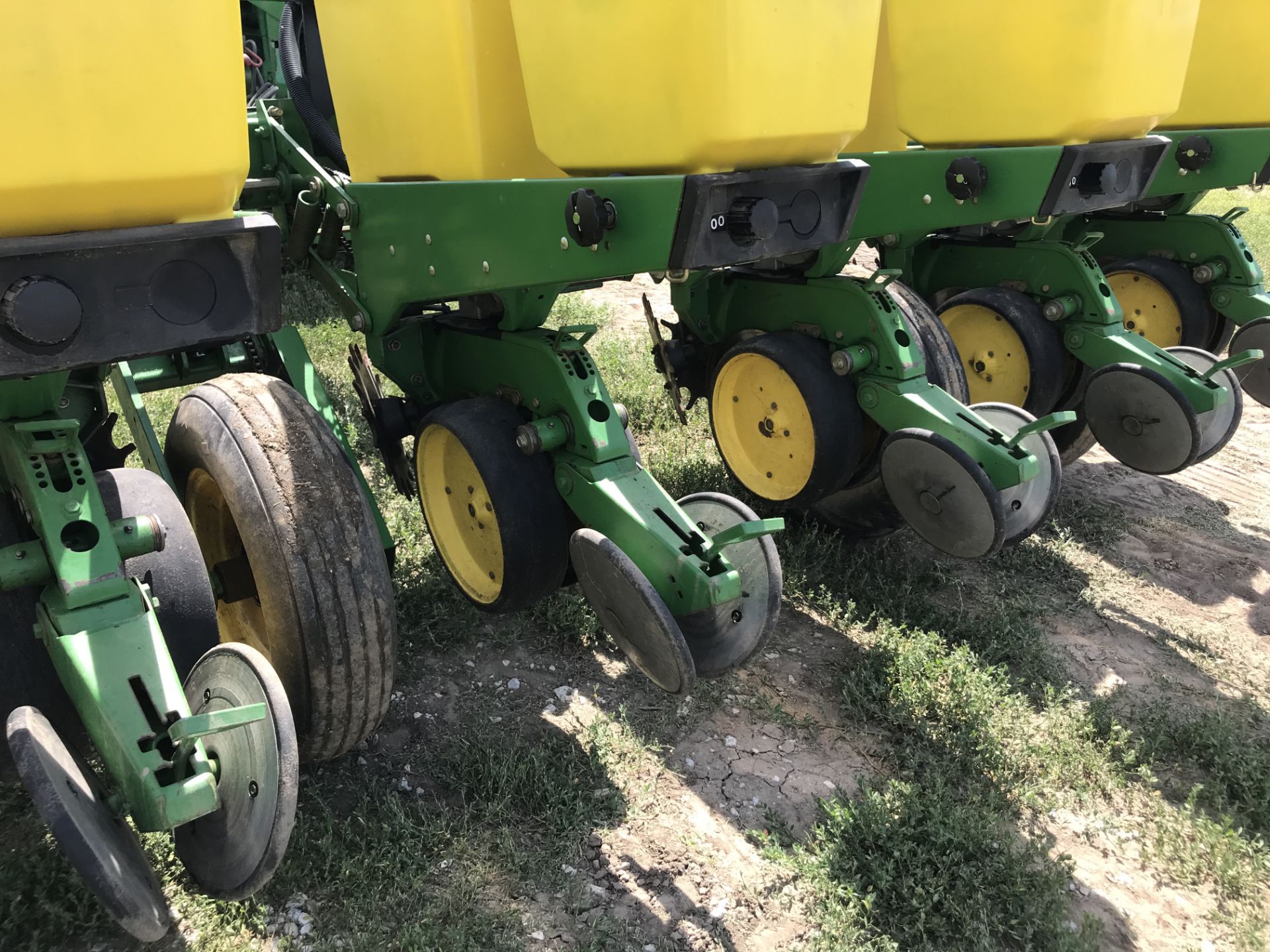 JD 7200 6RN MaxEmerge 2 PT Planter S#660988, Marlin Row Cleaners w/Monitor (good); - Image 5 of 11