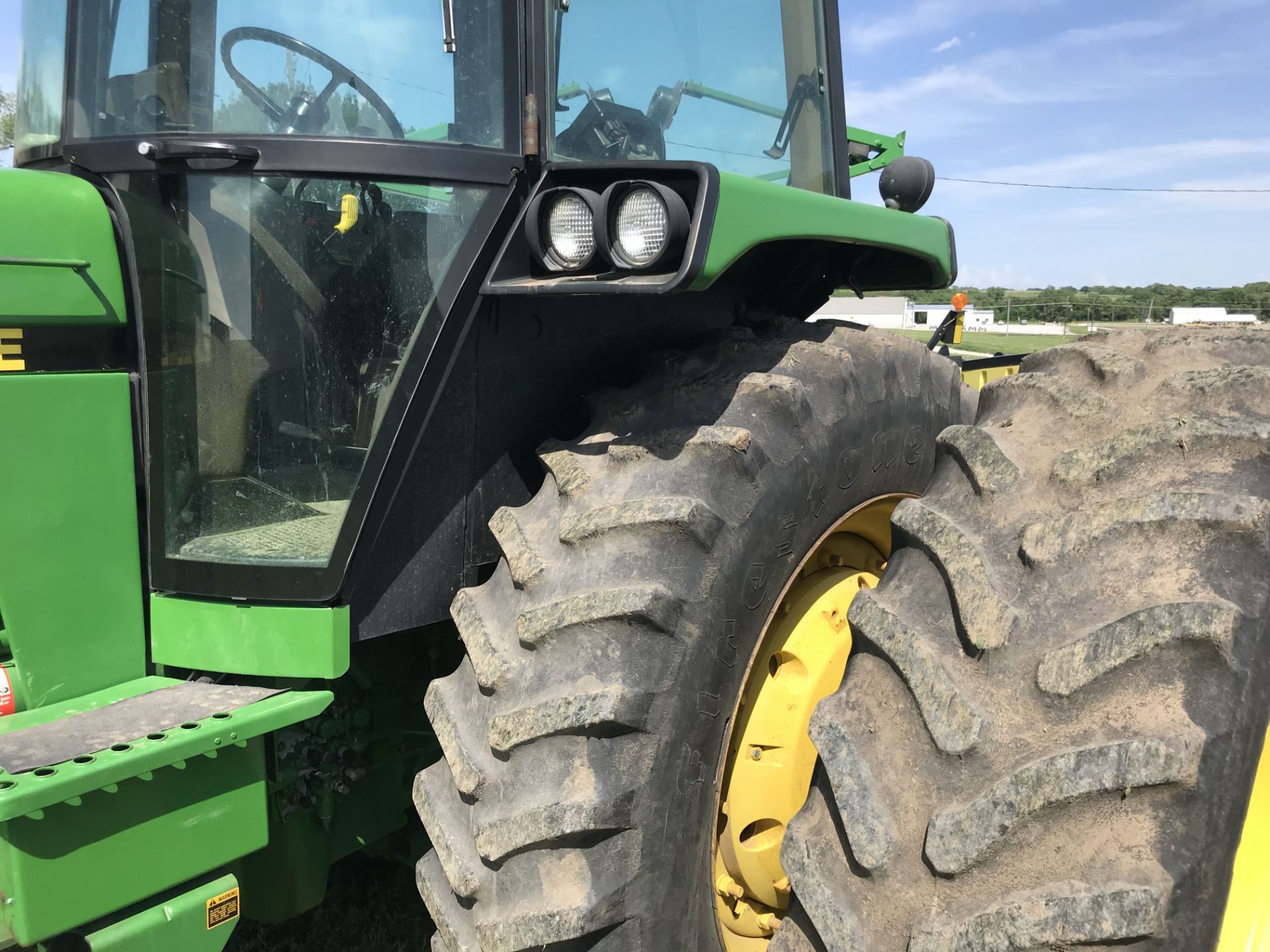 JD 4555 S#3479, Front & Rear Wts, Quad Range, 3 Remotes, 1000 PTO, Good 18.4Rx42 w/Duals, Quick - Image 4 of 13