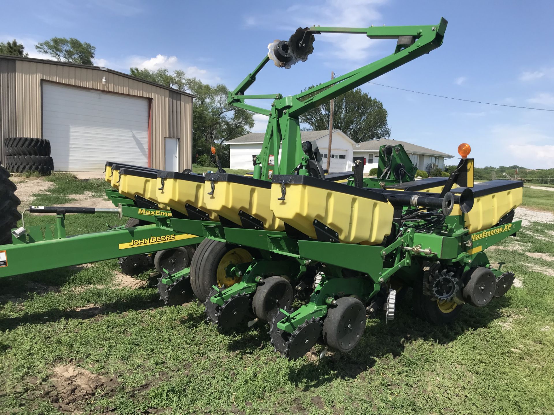 2012 JD 1760 MaxEmerge XP 12RN, VAC, Wing Fold, S#45110, 3 Bushel Boxes, Yetter No Till Openers,