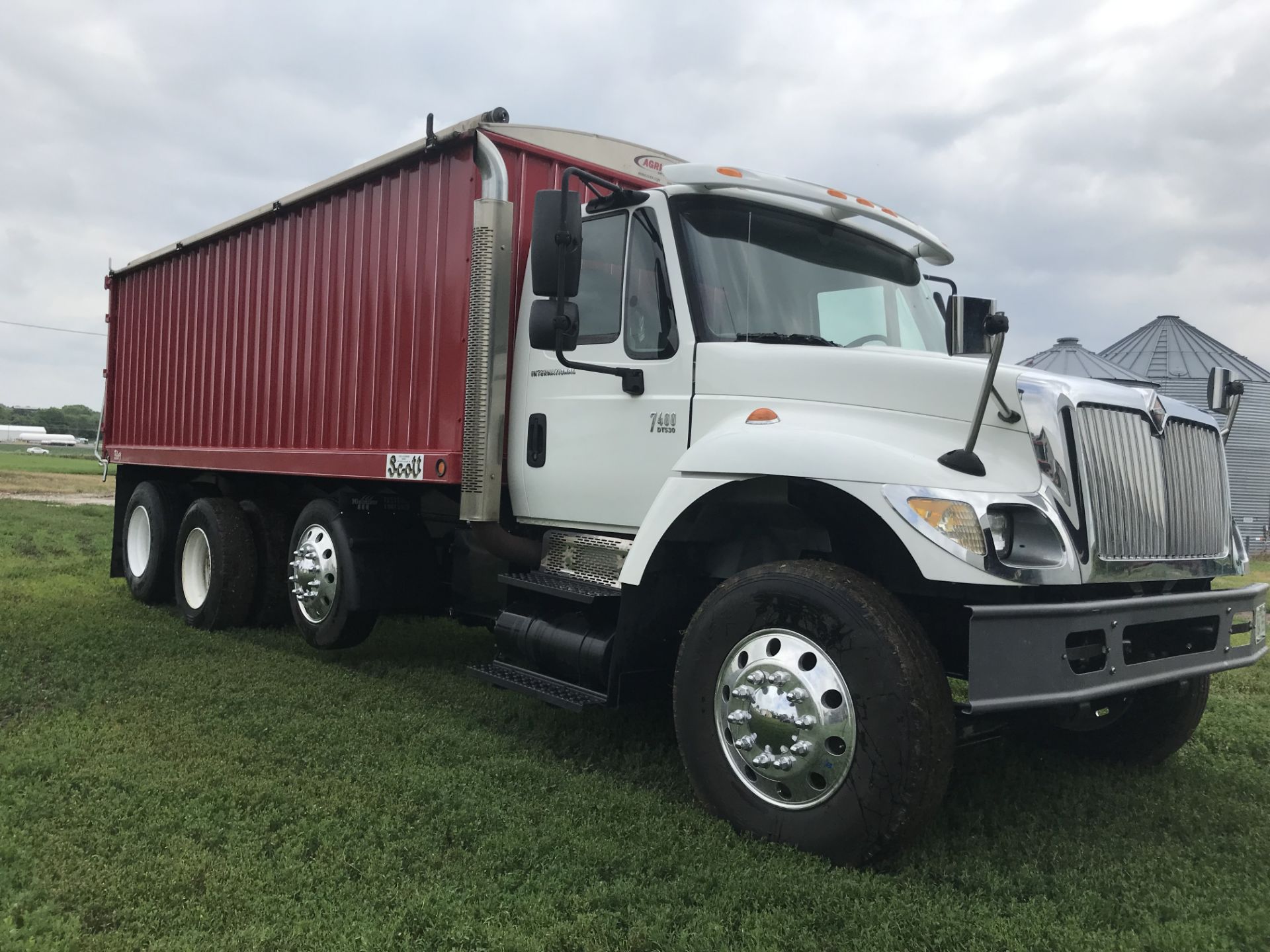 2003 International 7400 DT-530, 8.7lt Diesel, 6spd Auto, AC, Cruise, Tilt, Air Seat, Scotts 20' - Image 3 of 29