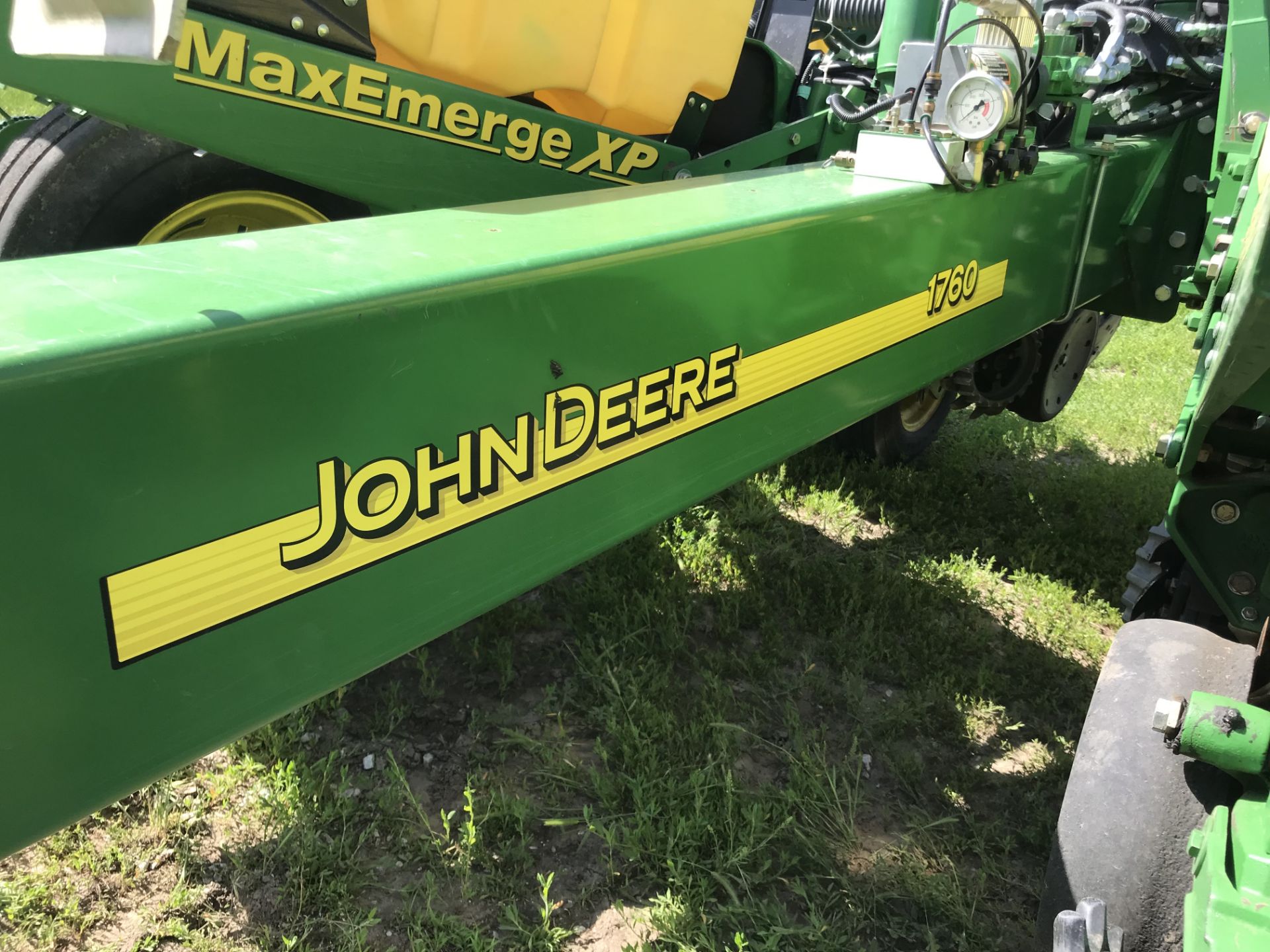 2012 JD 1760 MaxEmerge XP 12RN, VAC, Wing Fold, S#45110, 3 Bushel Boxes, Yetter No Till Openers, - Image 9 of 13