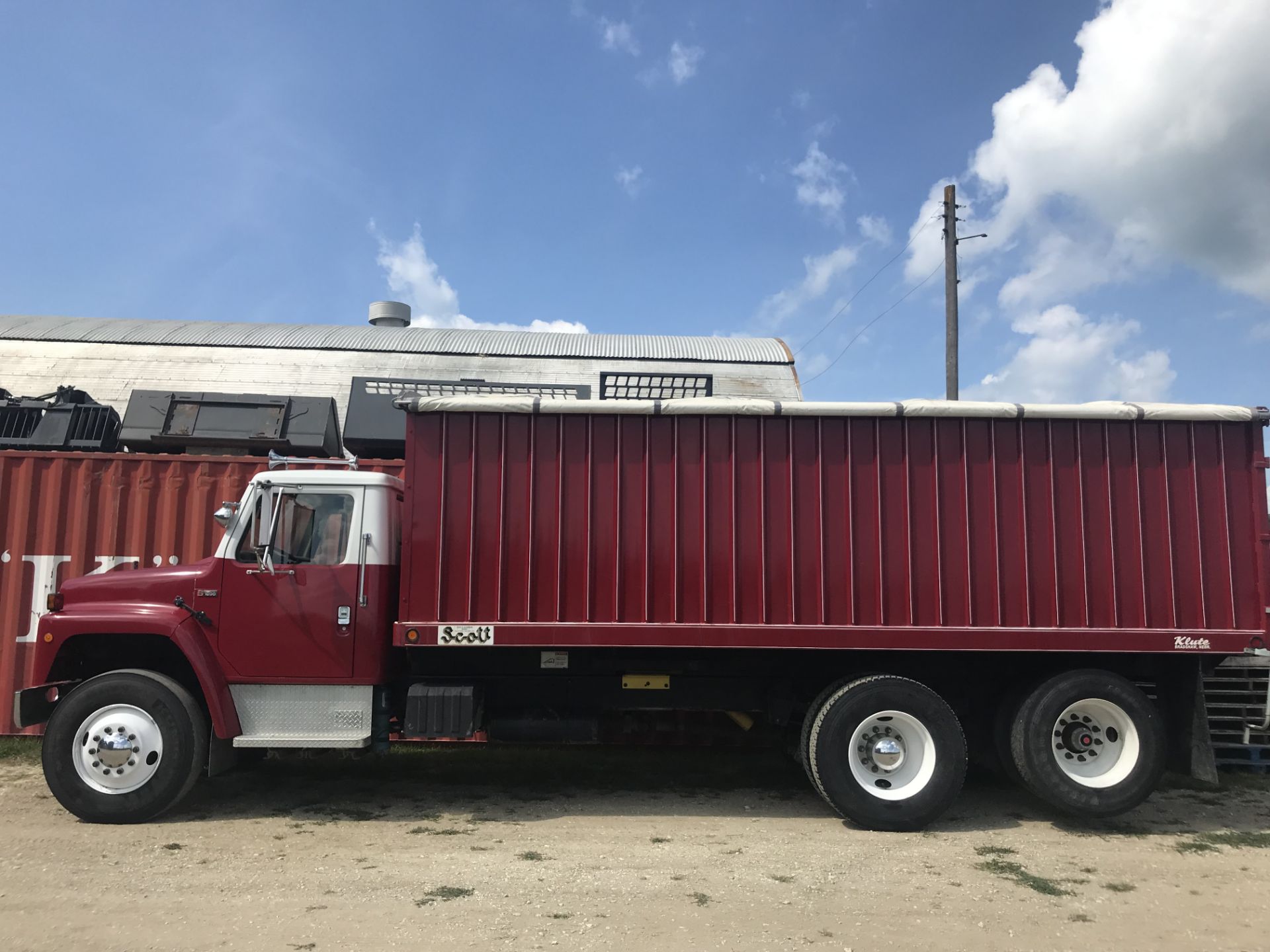 1981 International 1800 Diesel DT466, 5spd Auto, Scotts 20' Steel Box w/Twin Cylinder 3 Stage Hoist, - Image 21 of 23