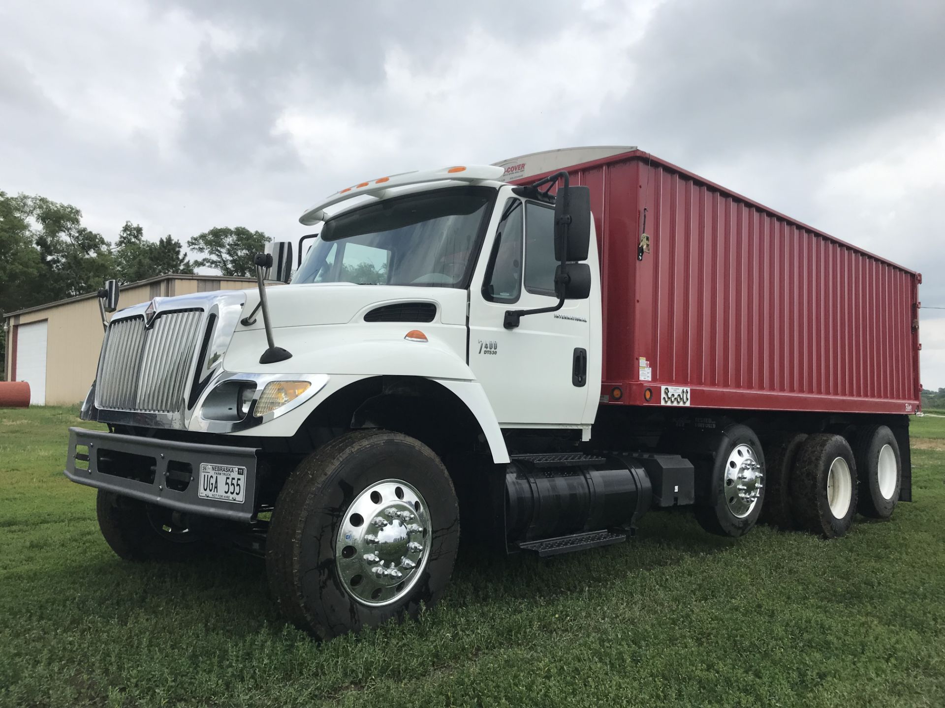 2003 International 7400 DT-530, 8.7lt Diesel, 6spd Auto, AC, Cruise, Tilt, Air Seat, Scotts 20'