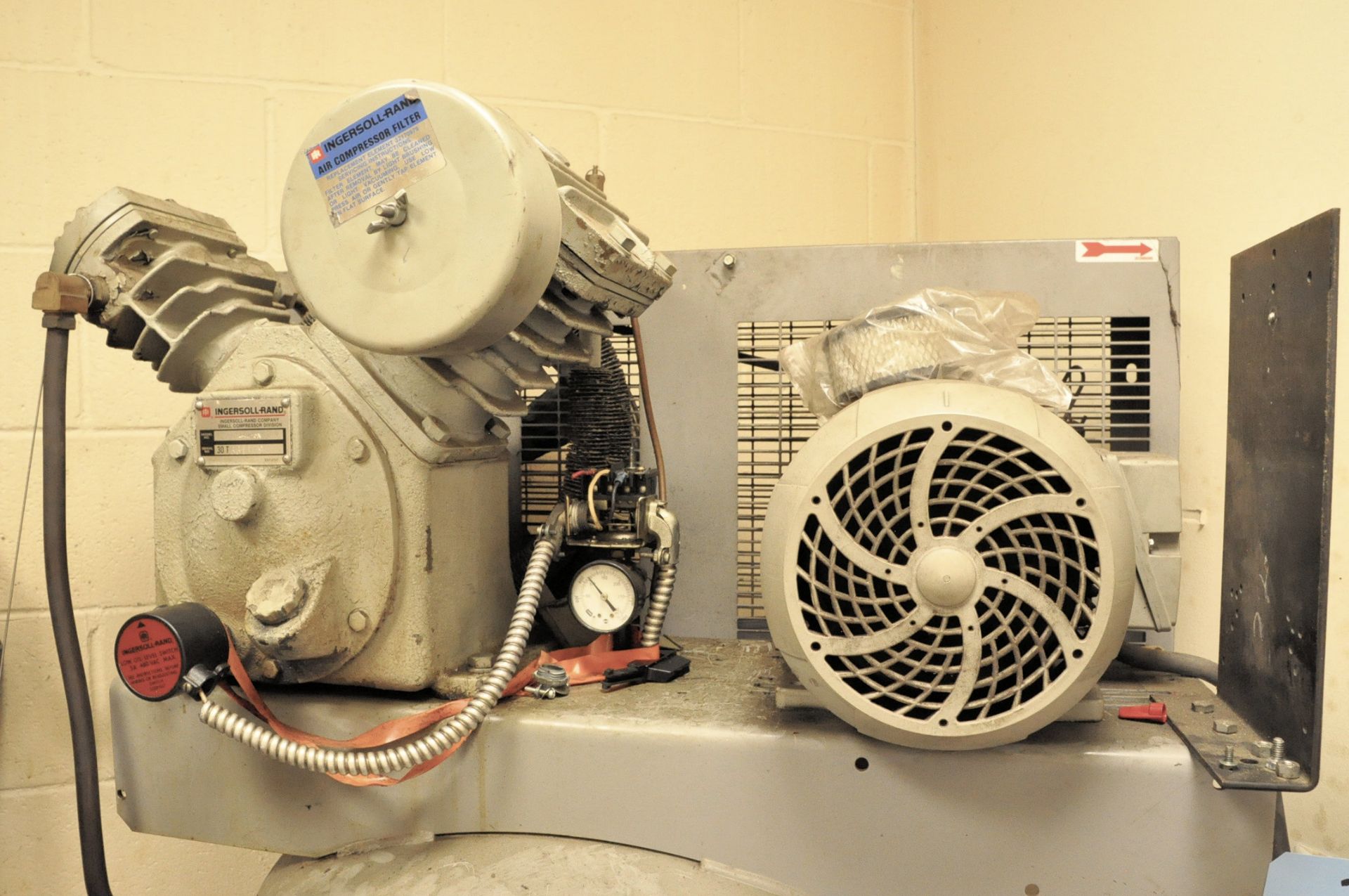 Ingersoll-Rand Model 2425N, 5-HP Vertical Tank Mounted Air Compressor - Image 2 of 3