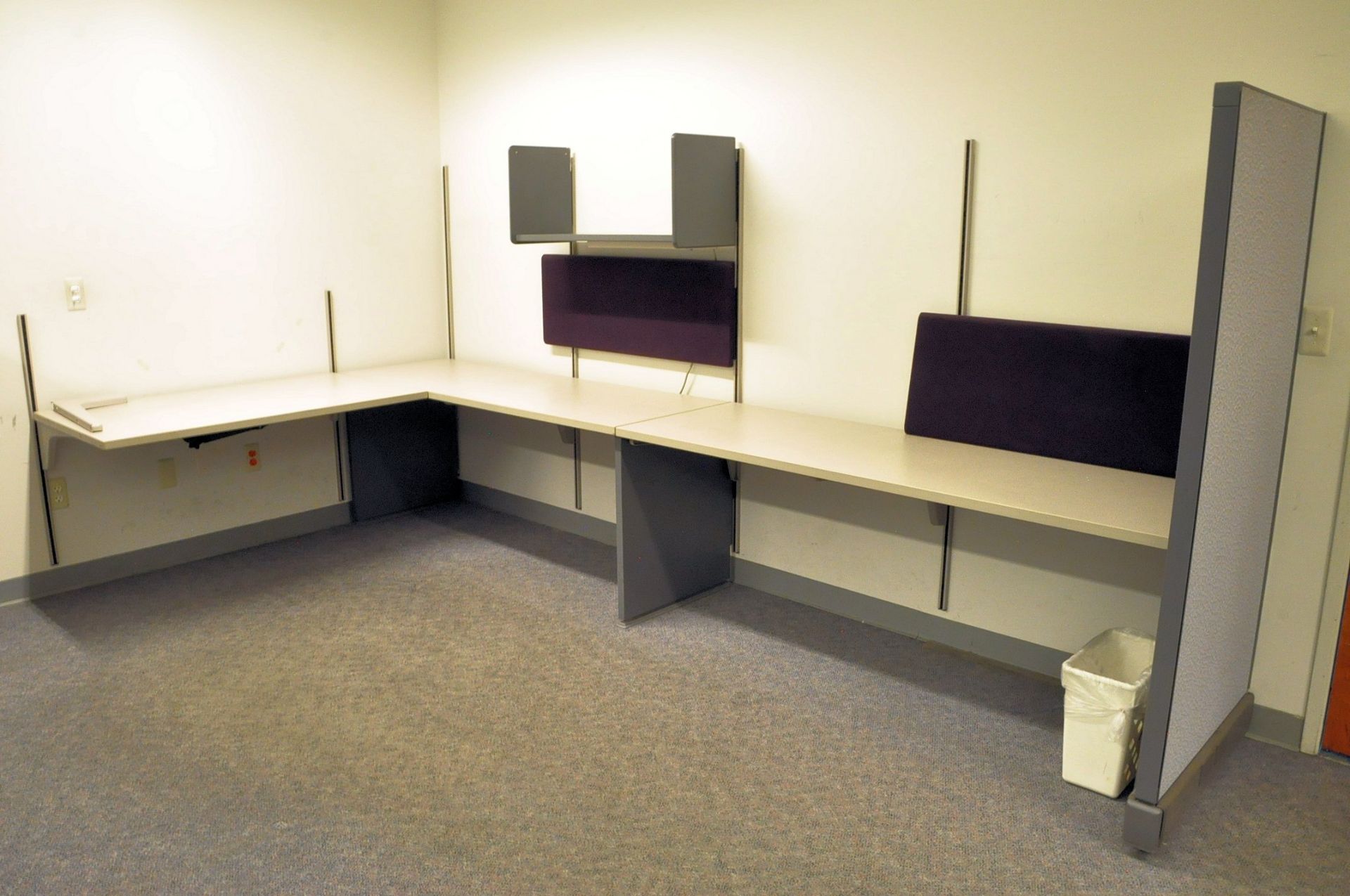 Lot-Cubical Partition Work Systems in (1) Group in (1) Office, - Image 4 of 7