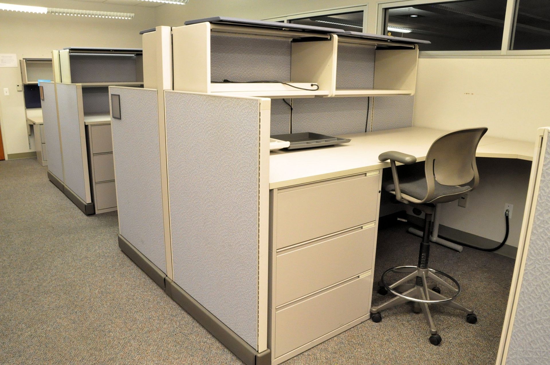 Lot-Cubicle Partition Work Systems in (1) Group in (1) Office, (No - Image 4 of 6