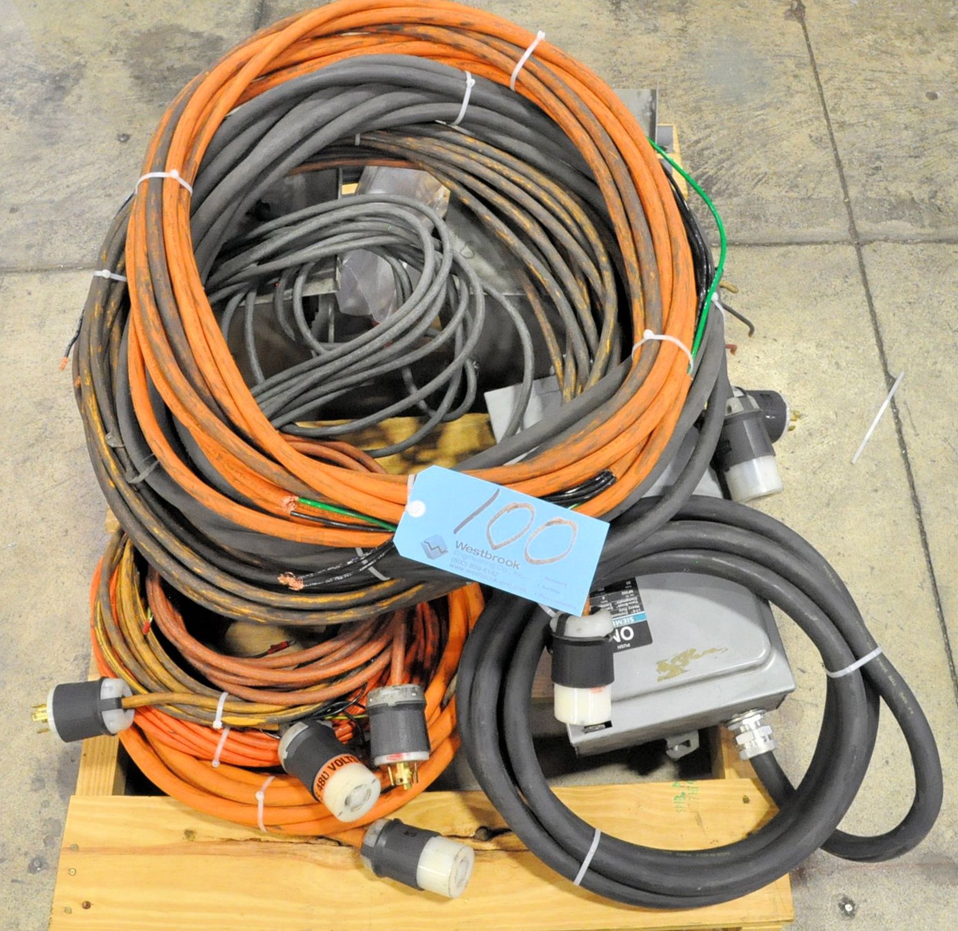 Lot-Industrial Extension Cords on (1) Pallet