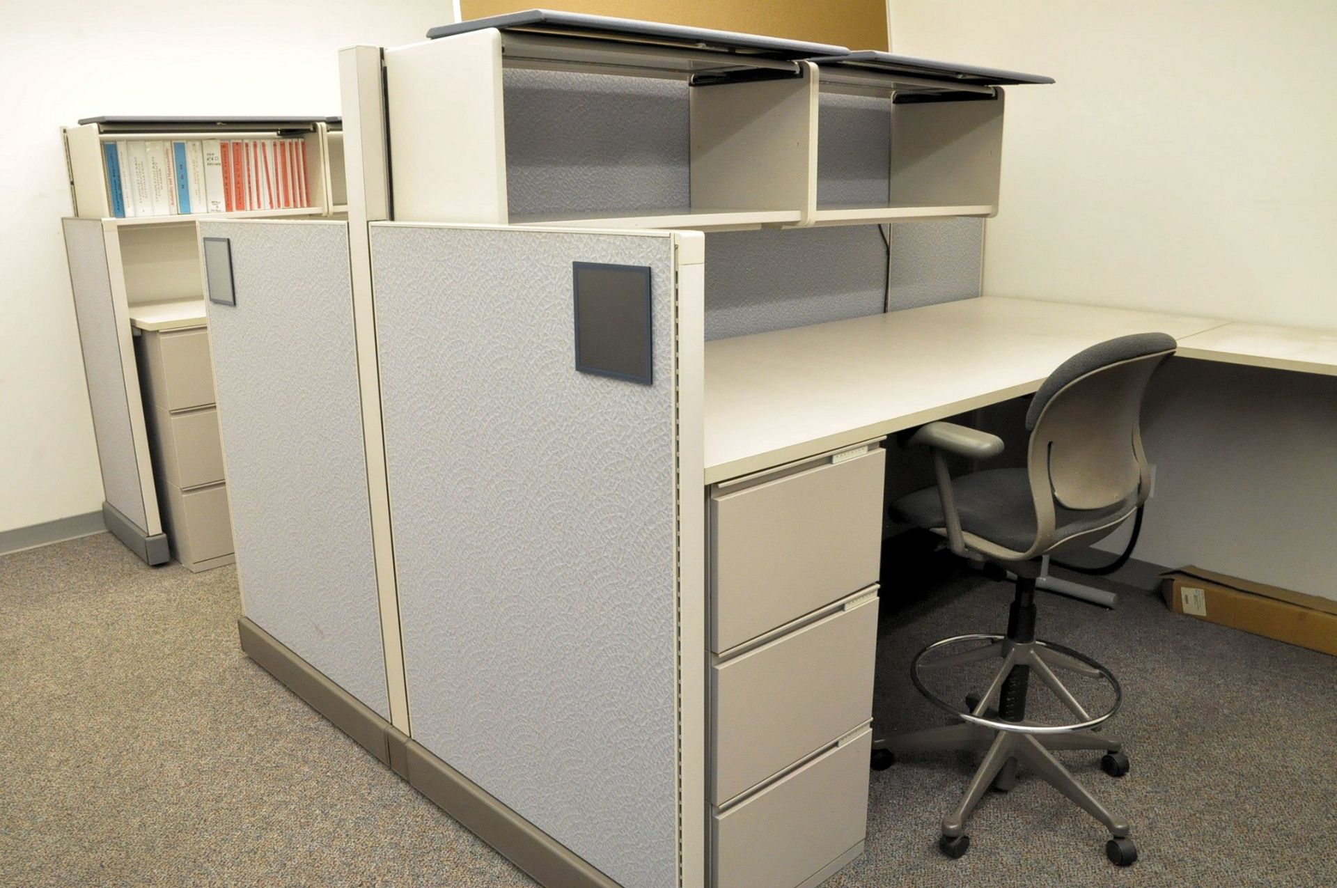 Lot-Cubicle Partition Work Systems in (1) Group in (1) Office, (No - Image 3 of 8