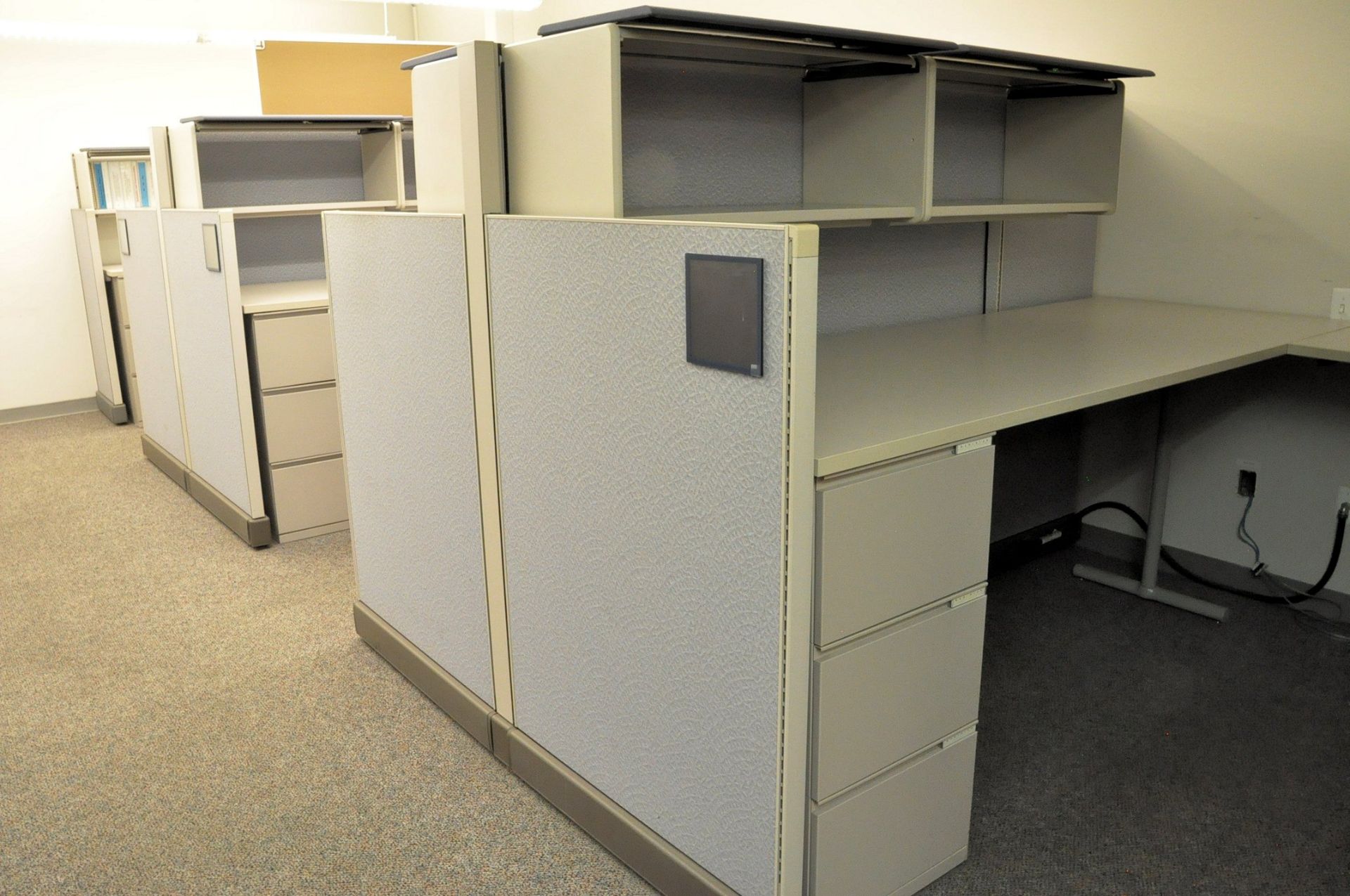 Lot-Cubicle Partition Work Systems in (1) Group in (1) Office, (No - Image 2 of 8