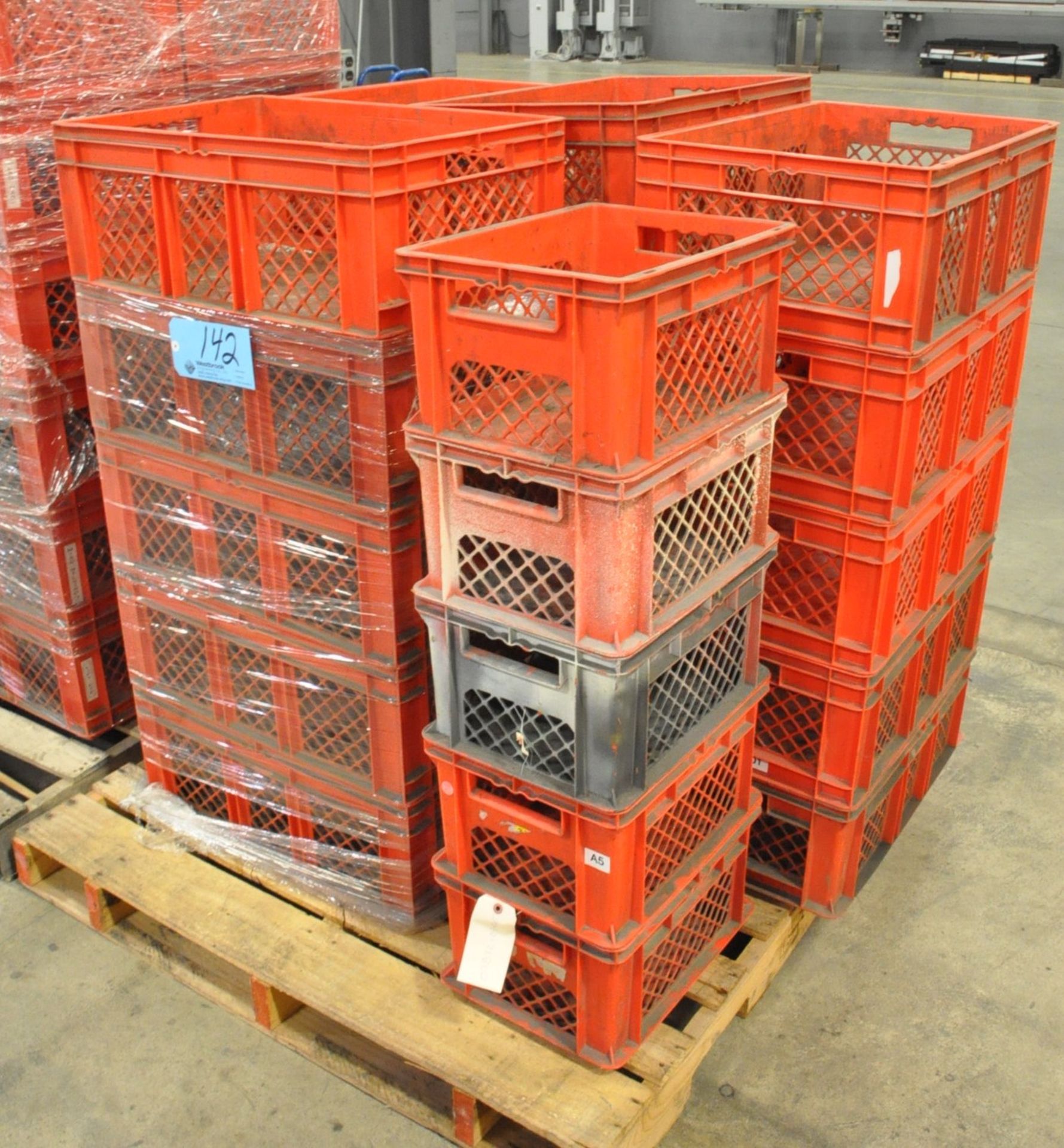 Lot-Plastic Crates on (1) Pallet