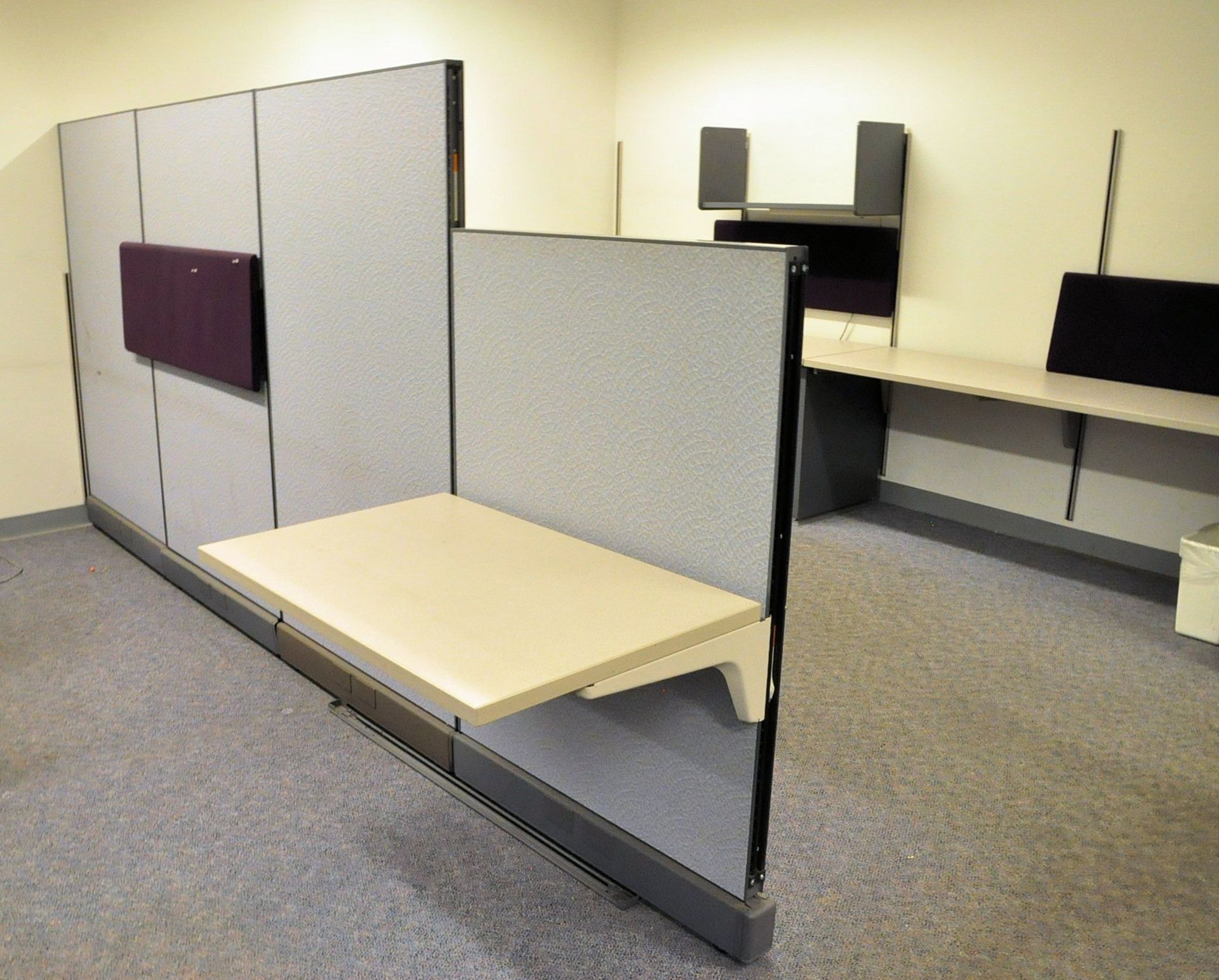 Lot-Cubical Partition Work Systems in (1) Group in (1) Office, - Image 3 of 7