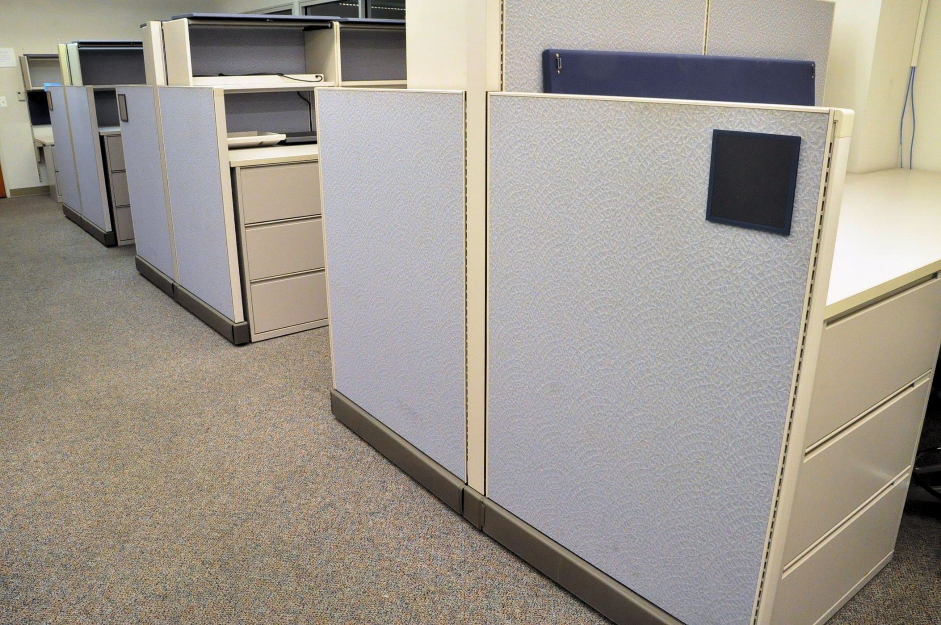 Lot-Cubicle Partition Work Systems in (1) Group in (1) Office, (No - Image 3 of 6