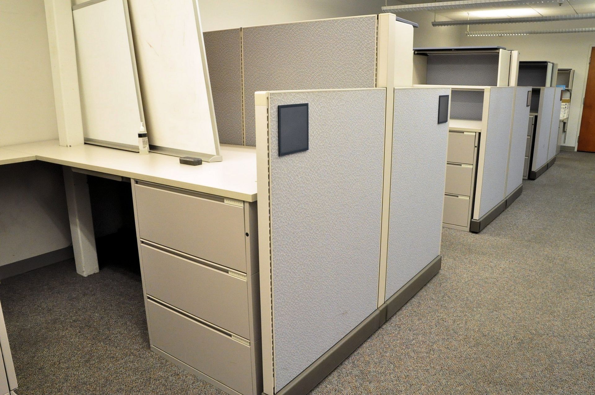 Lot-Cubicle Partition Work Systems in (1) Group in (1) Office, (No - Image 5 of 8