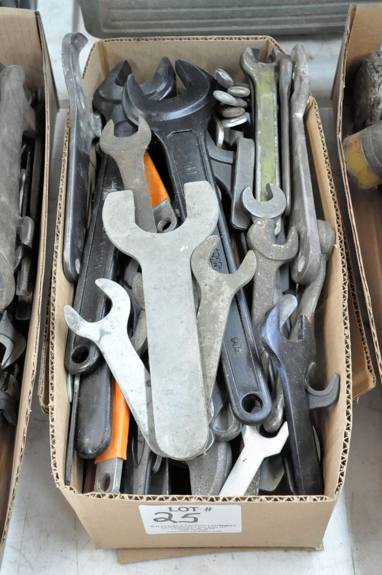 Lot-Machine Wrenches in (1) Box