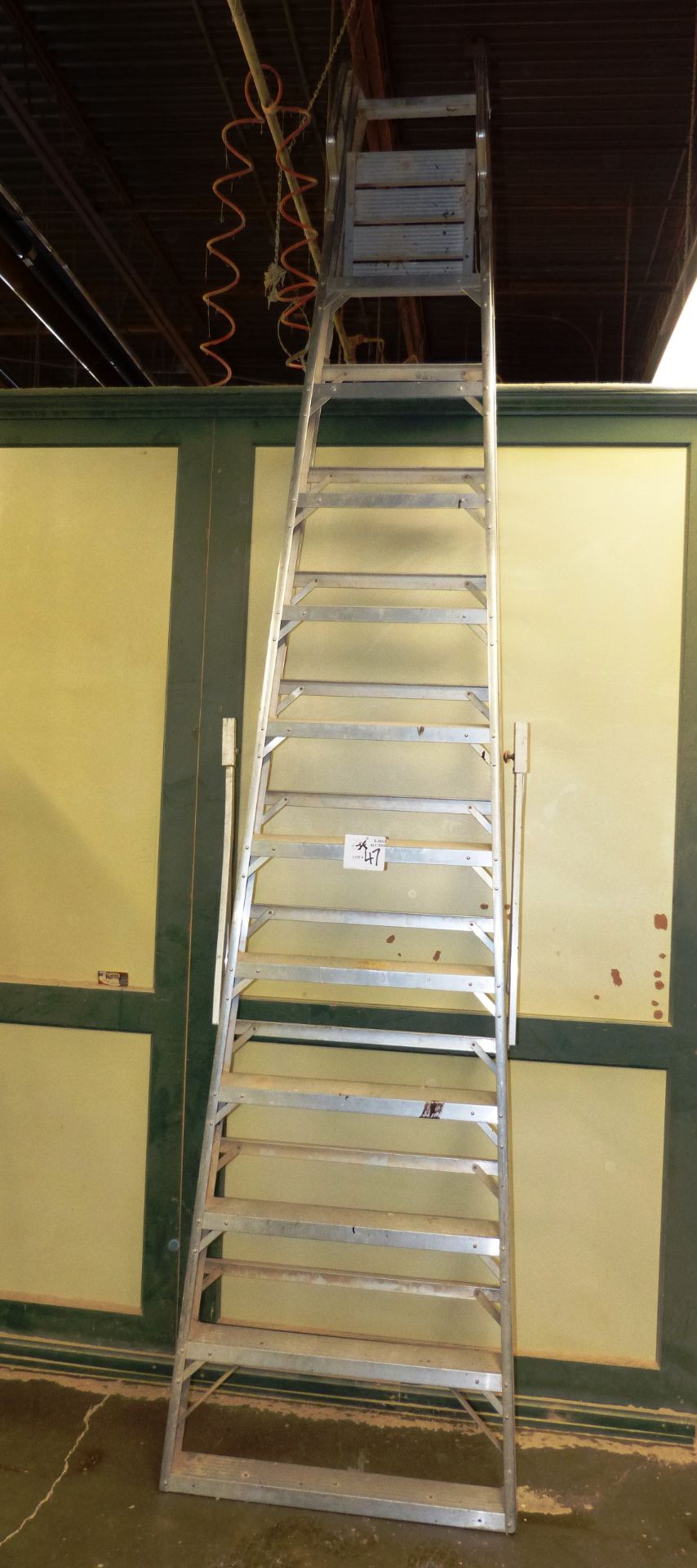 12' Aluminum Step Ladder