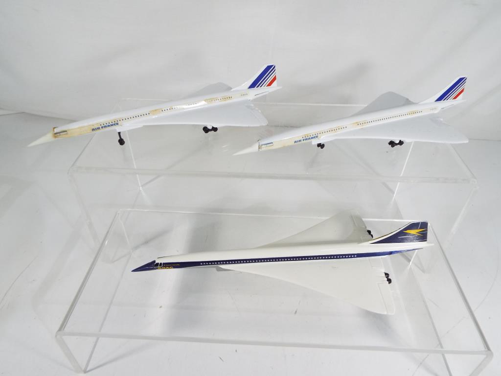 Corgi - Three diecast aeroplanes in original boxes comprising # 650 in British Airways livery, - Image 4 of 8