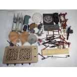 Star Wars Jabba the Hutt - a quantity of accessories from Jabba's Sail Barge and playset (unboxed),
