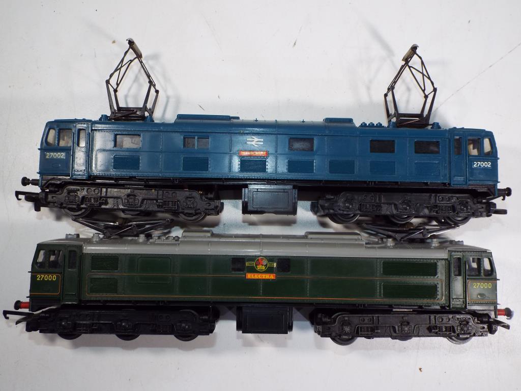 Model Railways - Tri-Ang OO gauge two unboxed Class 77 electric locomotives in BR Green and BR